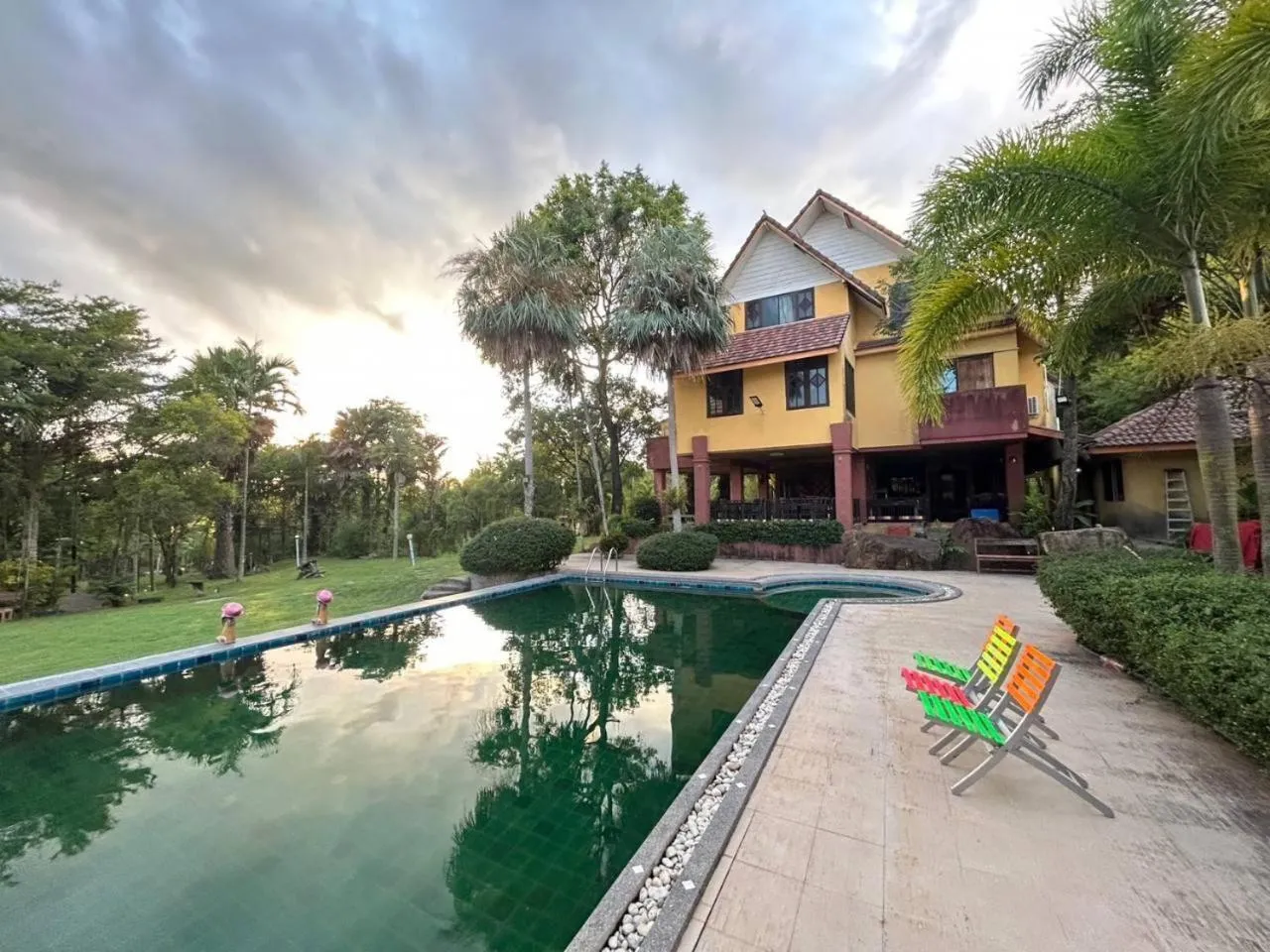 Property building in Petpumok Wangnamkhiao Hotel