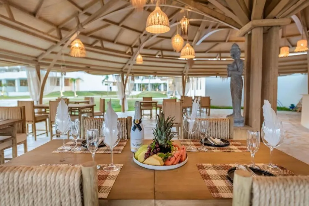 Restaurant/places to eat in Alia Beachfront Suites and Spa