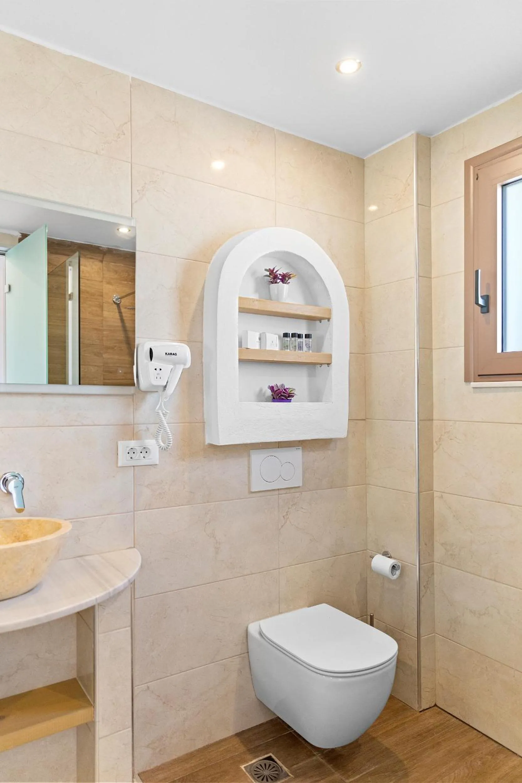 Alia Beachfront Suites and Spa