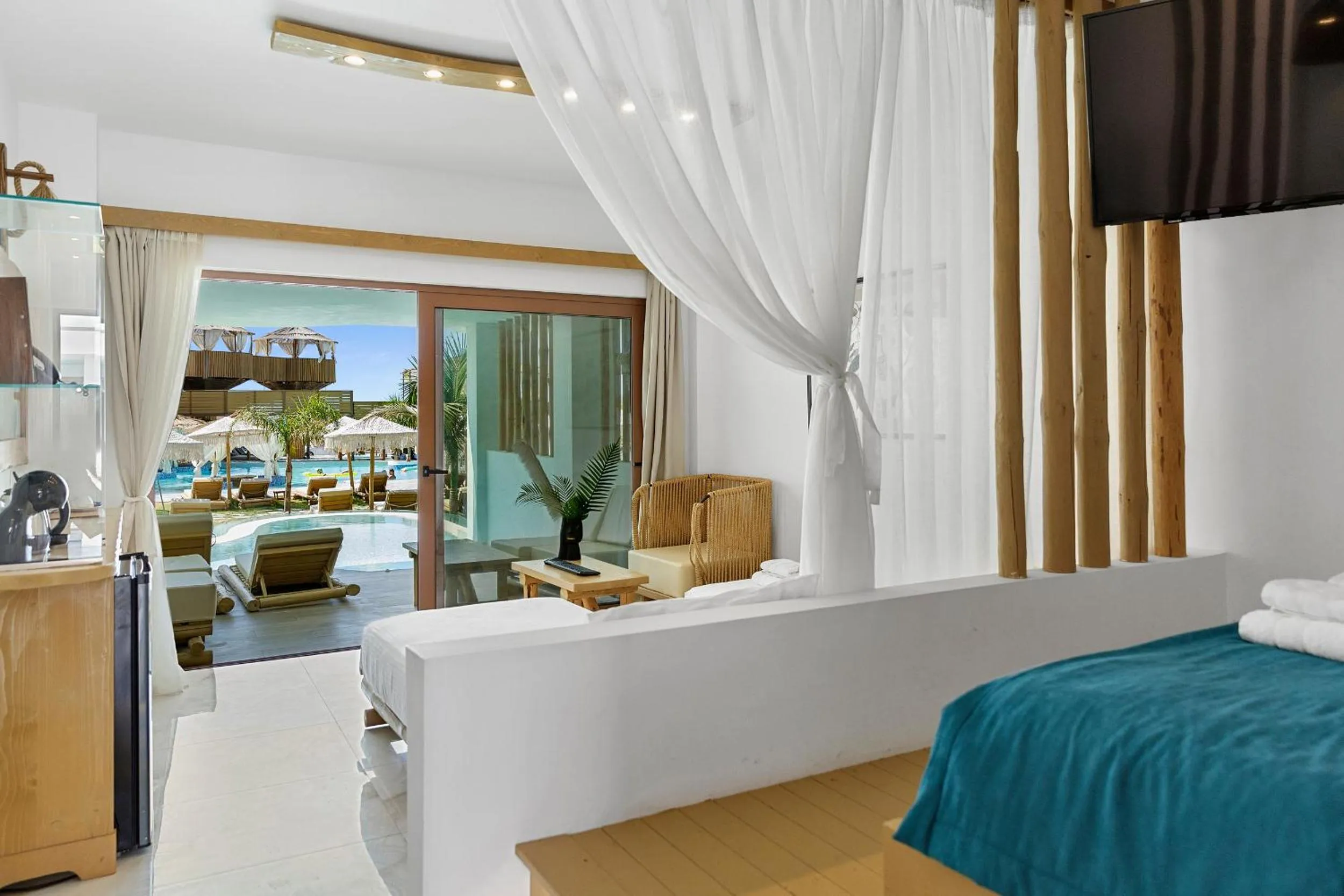 Bed in Alia Beachfront Suites and Spa