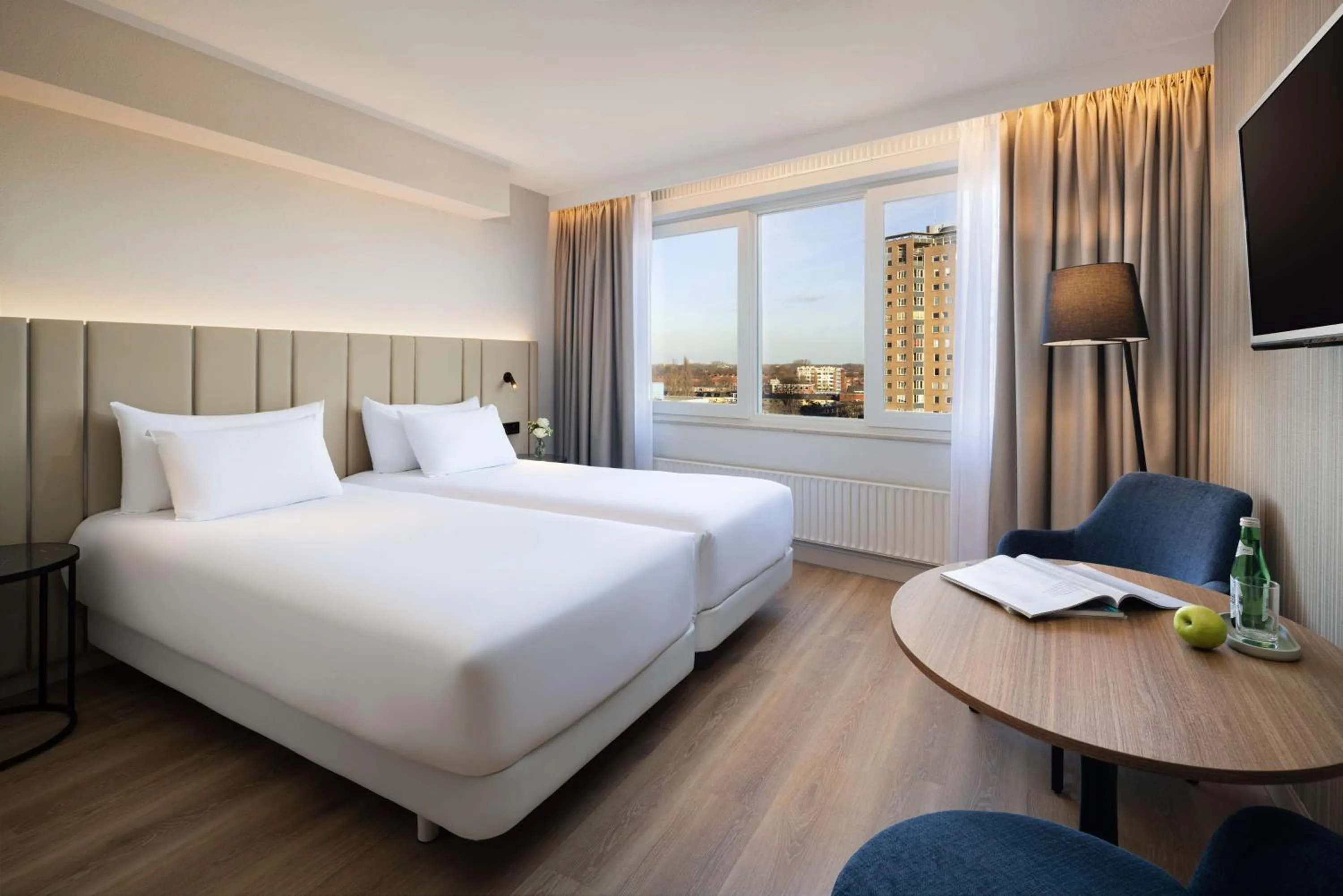 Bedroom, Bed in NH Groningen Hotel