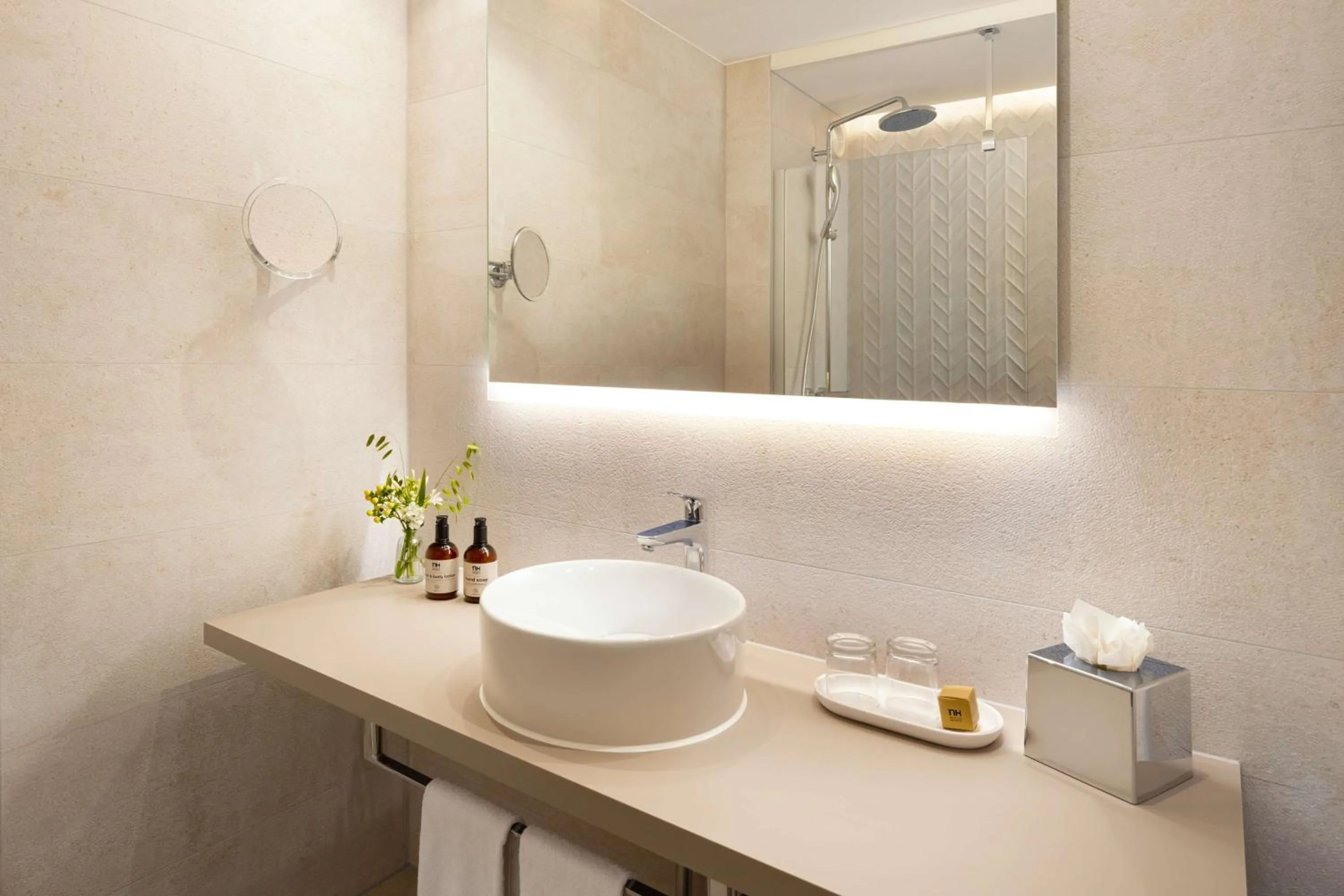 Bathroom in NH Groningen Hotel