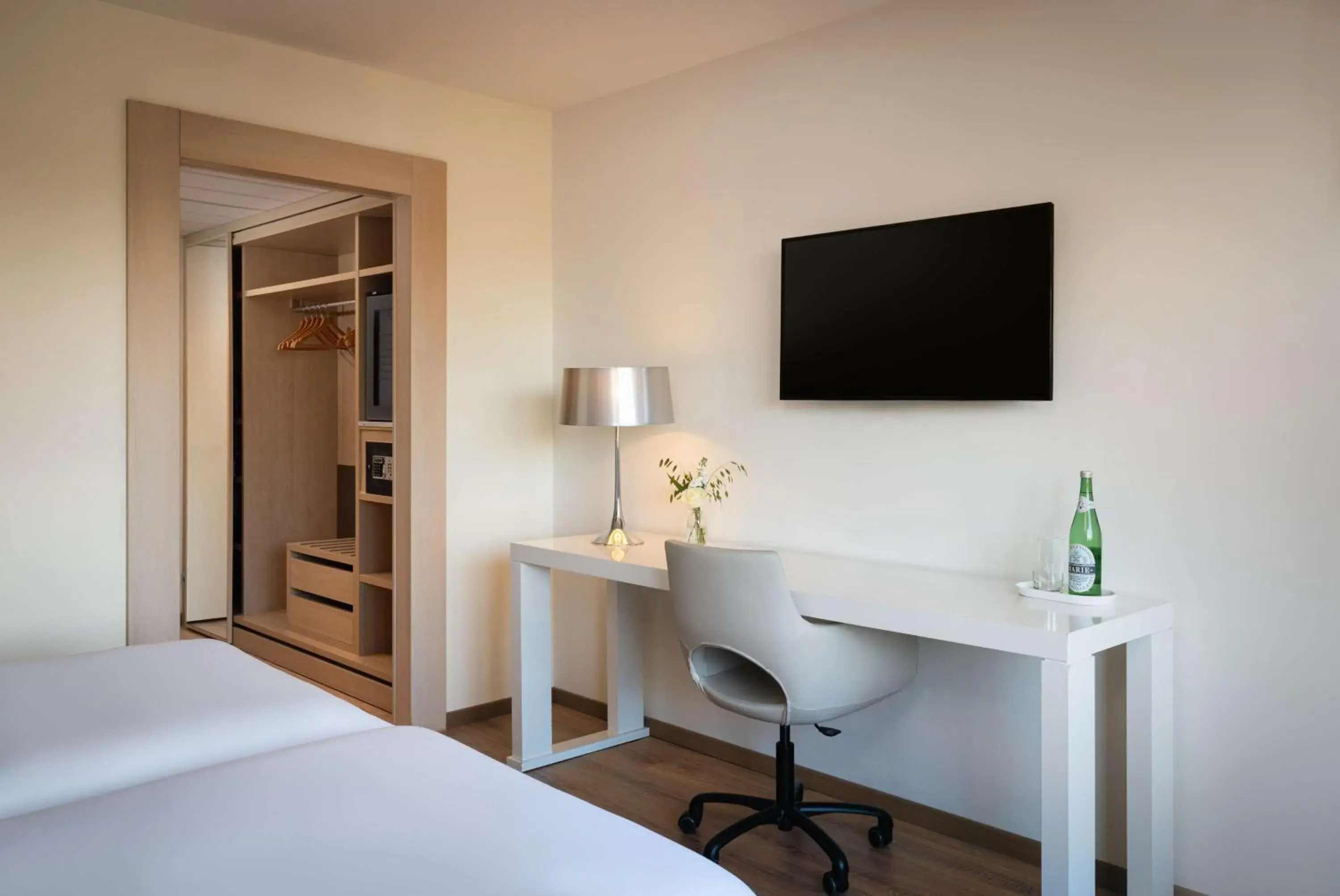 Bedroom, Bed in NH Groningen Hotel Bedroom, Bed in NH Groningen Hotel