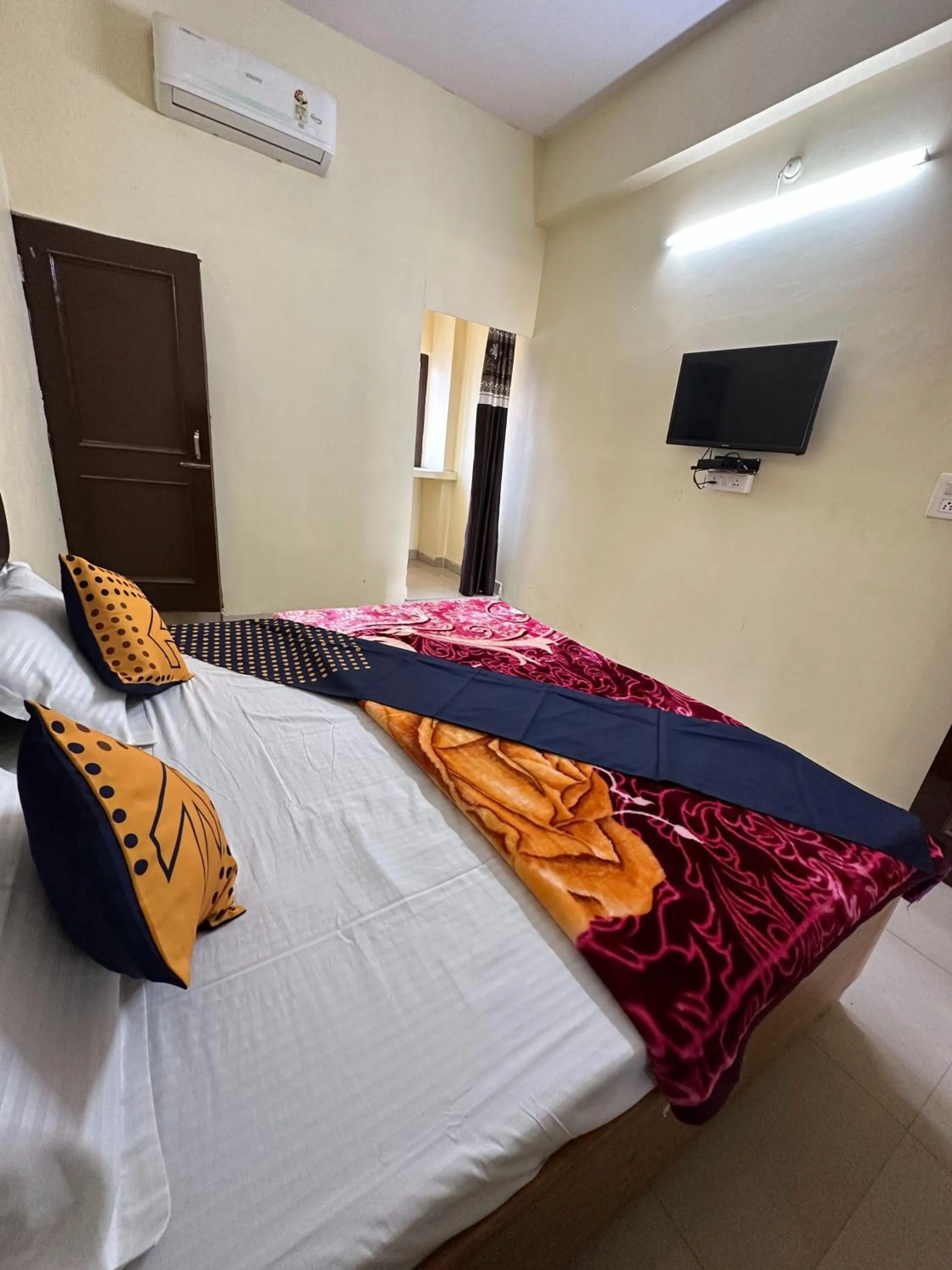 Bed in Swagat Guest House