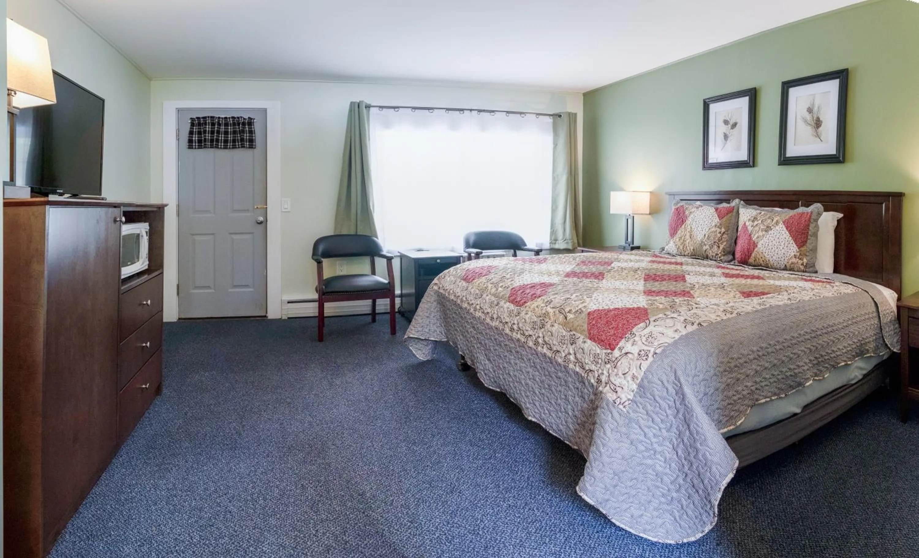 Bed in Acadia Pines Motel