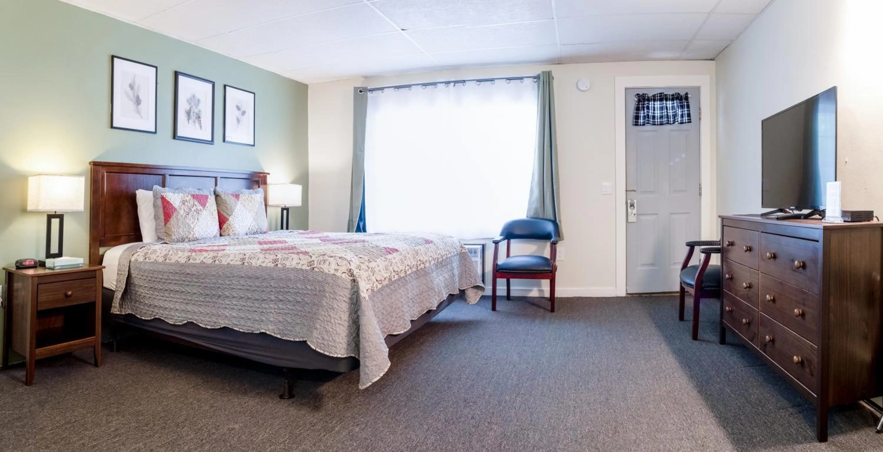 Bed in Acadia Pines Motel