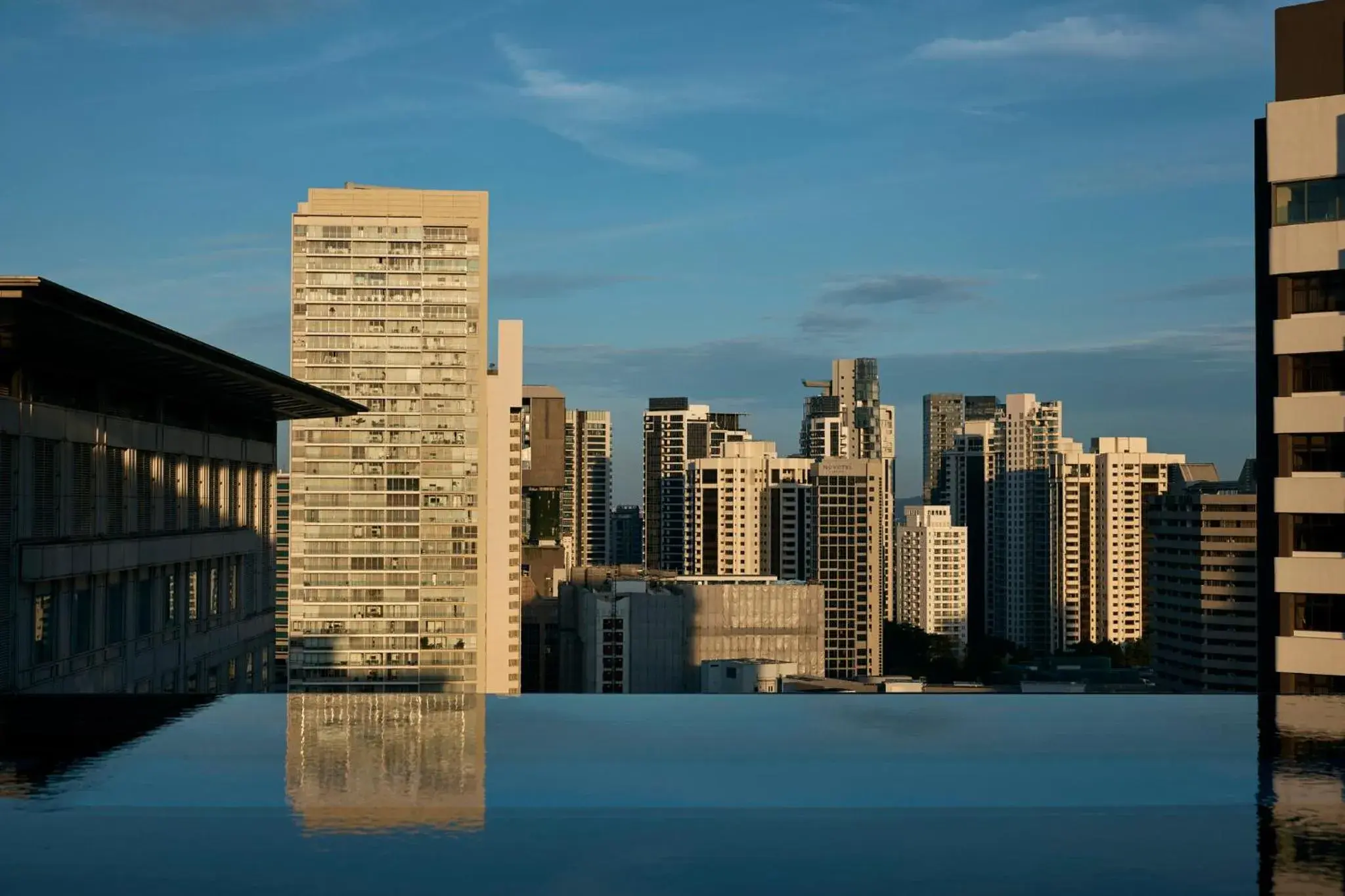 Swimming pool in COMO Metropolitan Singapore Swimming pool in COMO Metropolitan Singapore