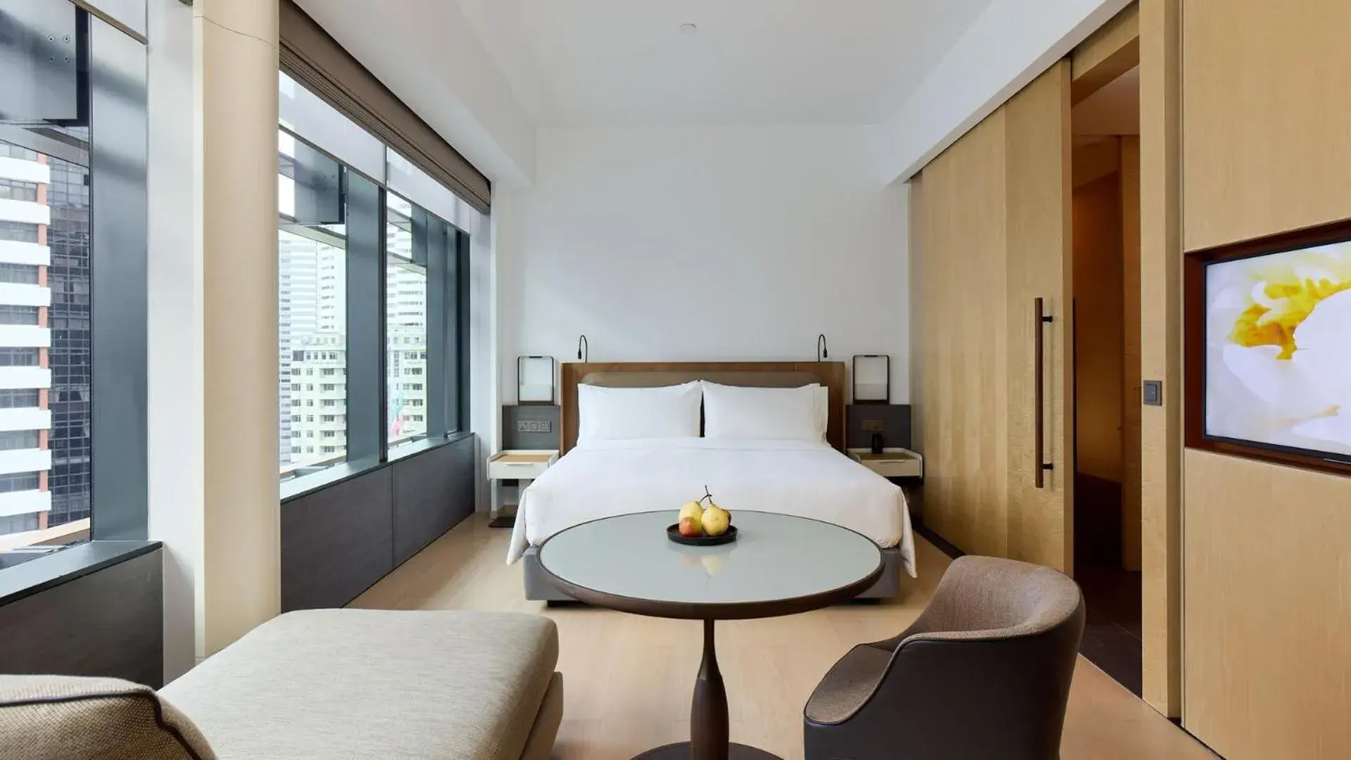 Photo of the whole room, Bed in COMO Metropolitan Singapore Photo of the whole room, Bed in COMO Metropolitan Singapore