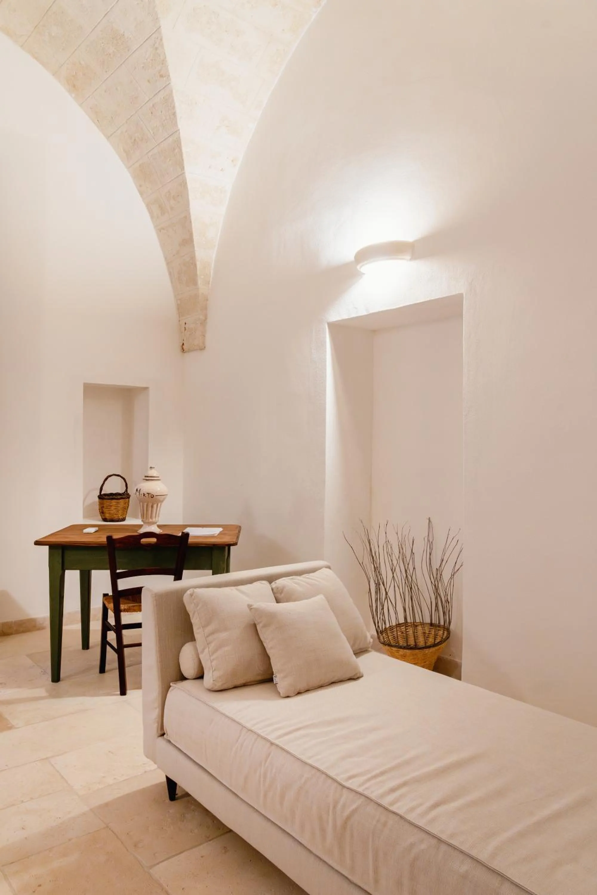 Decorative detail, Bed in Masseria Gorgognolo