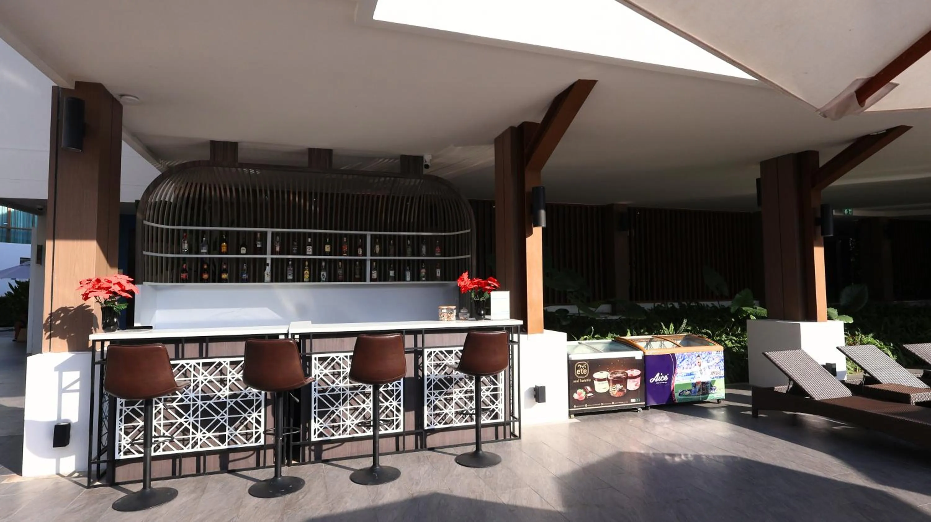 Lounge or bar in Bella Nara Phuket Naiyang Beach