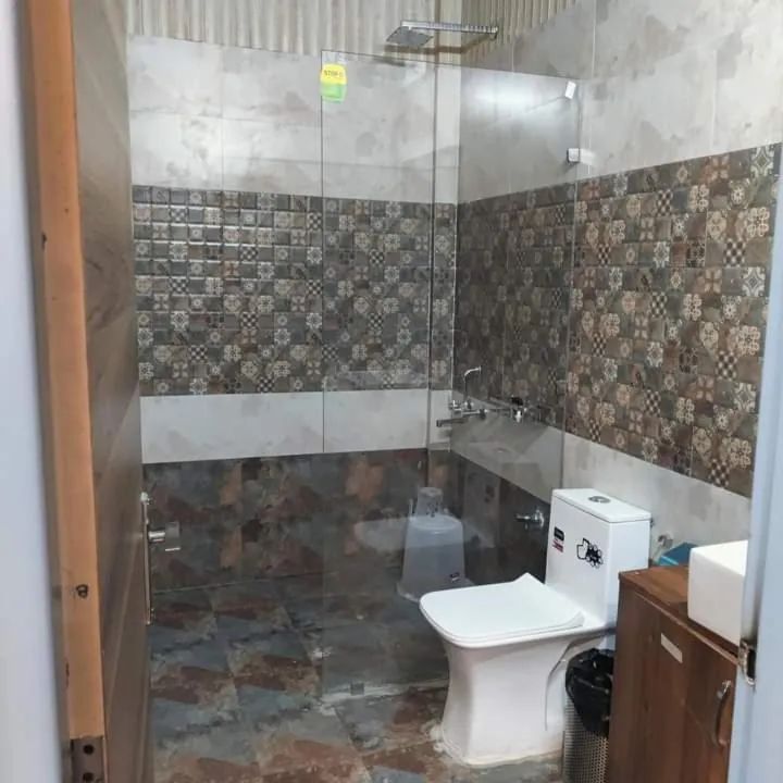 Shower in Hotel Pearl Residency