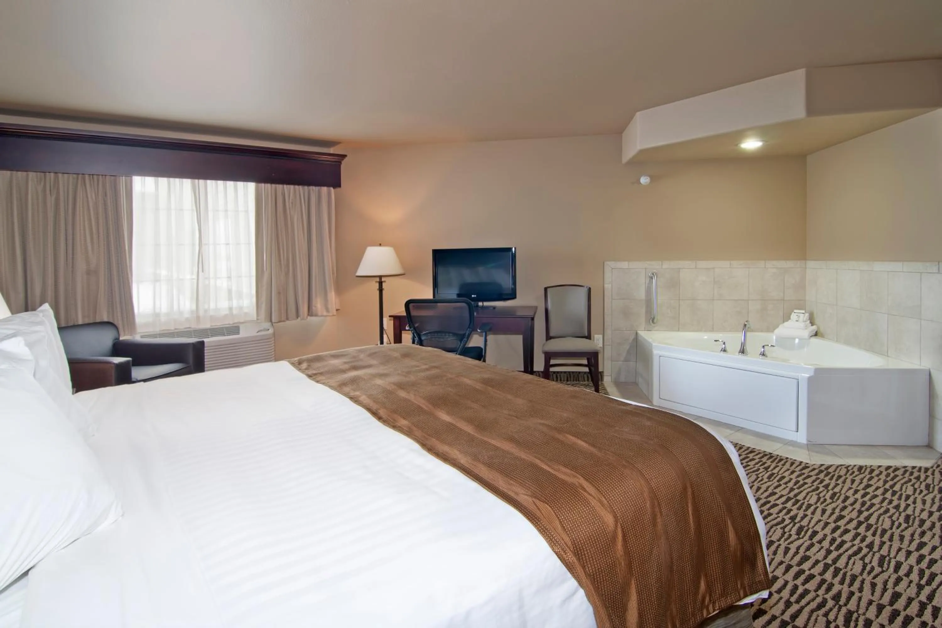 Kitchen or kitchenette, Bed in The Watford