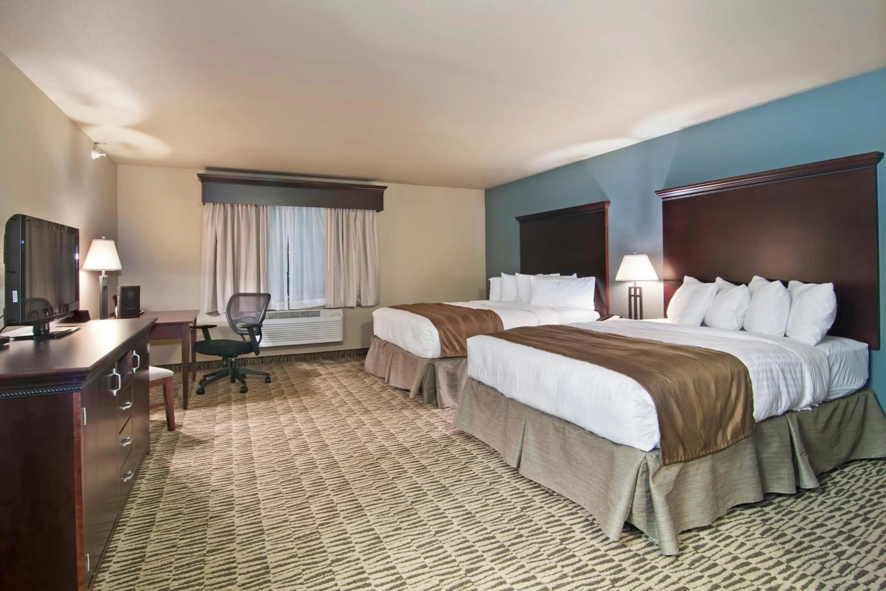 Photo of the whole room, Bed in The Watford