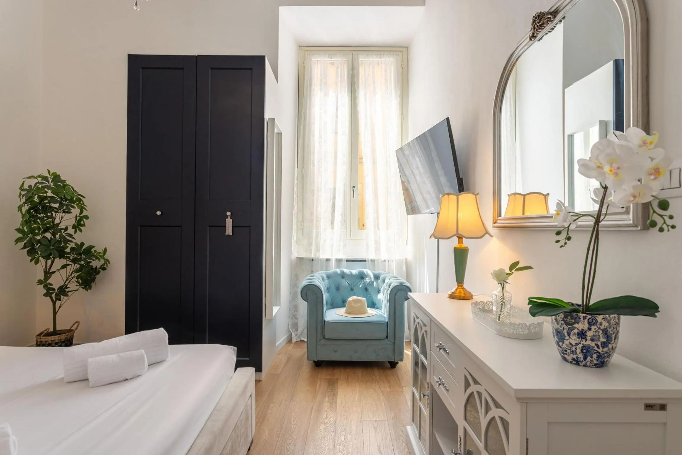 Bedroom, Bed in Pearl Of Florence by Halldis