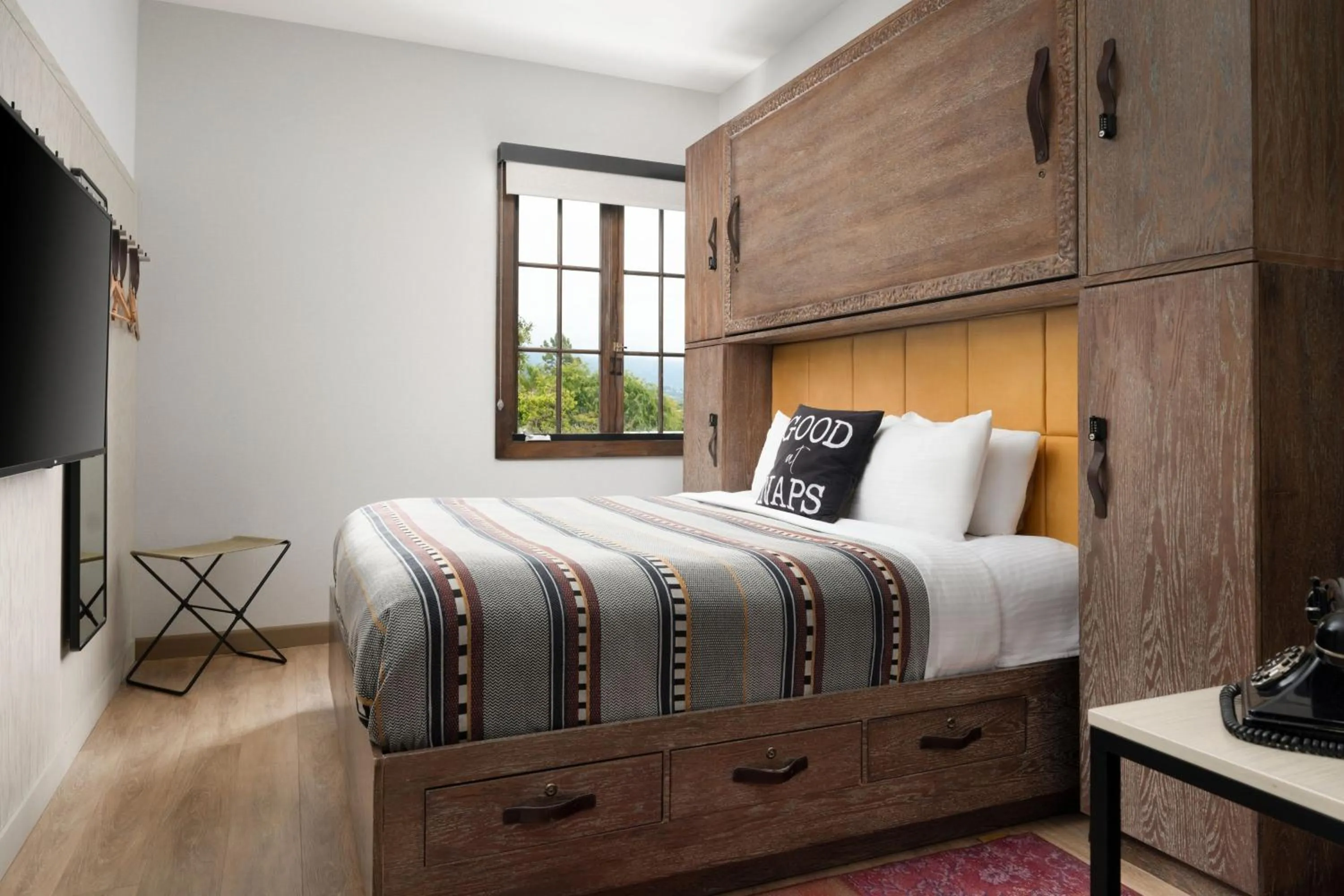 Photo of the whole room, Bed in The Waterman