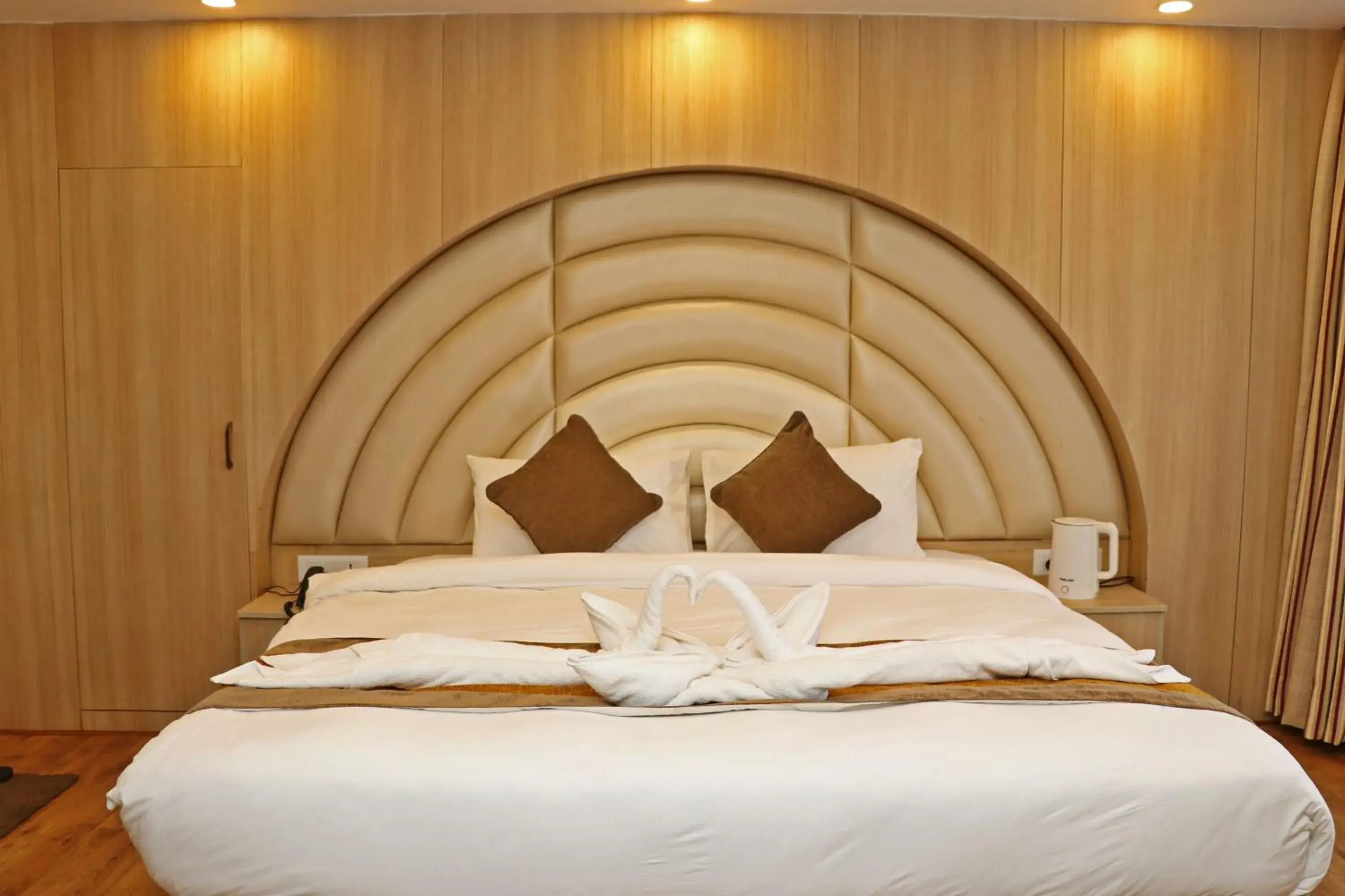 Bedroom, Bed in Hotel Airport Gurkha