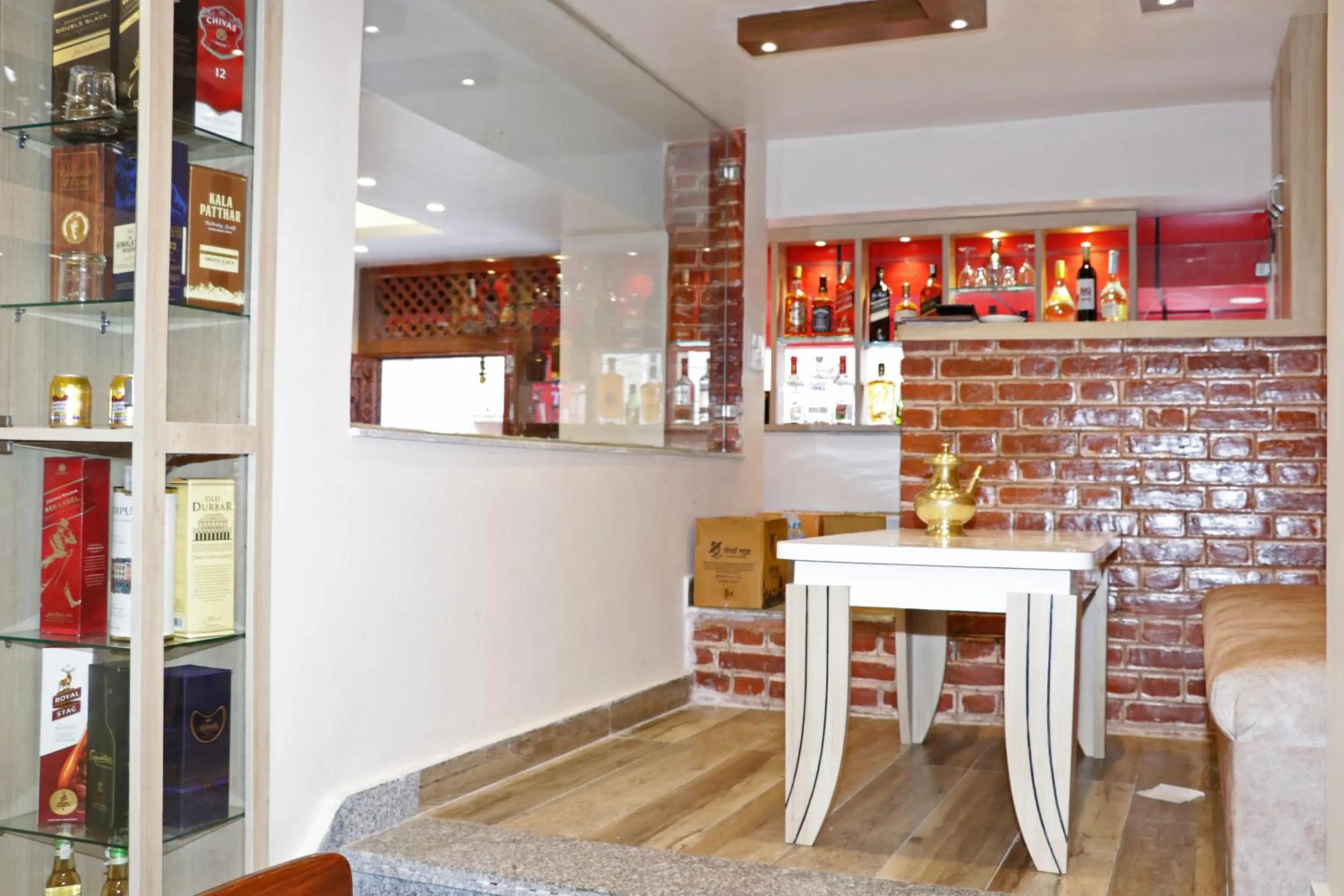 Restaurant/places to eat in Hotel Airport Gurkha