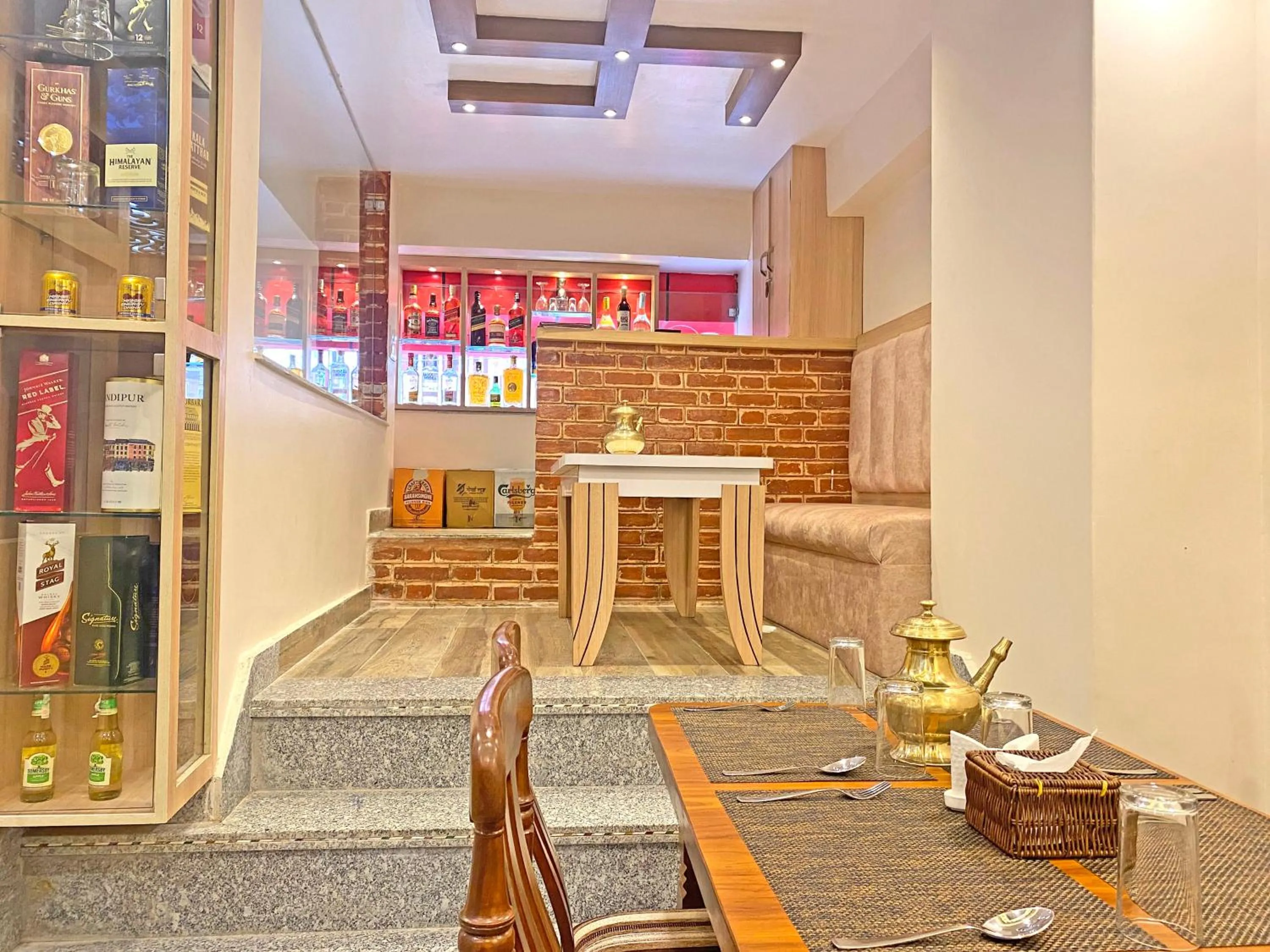 Restaurant/places to eat in Hotel Airport Gurkha