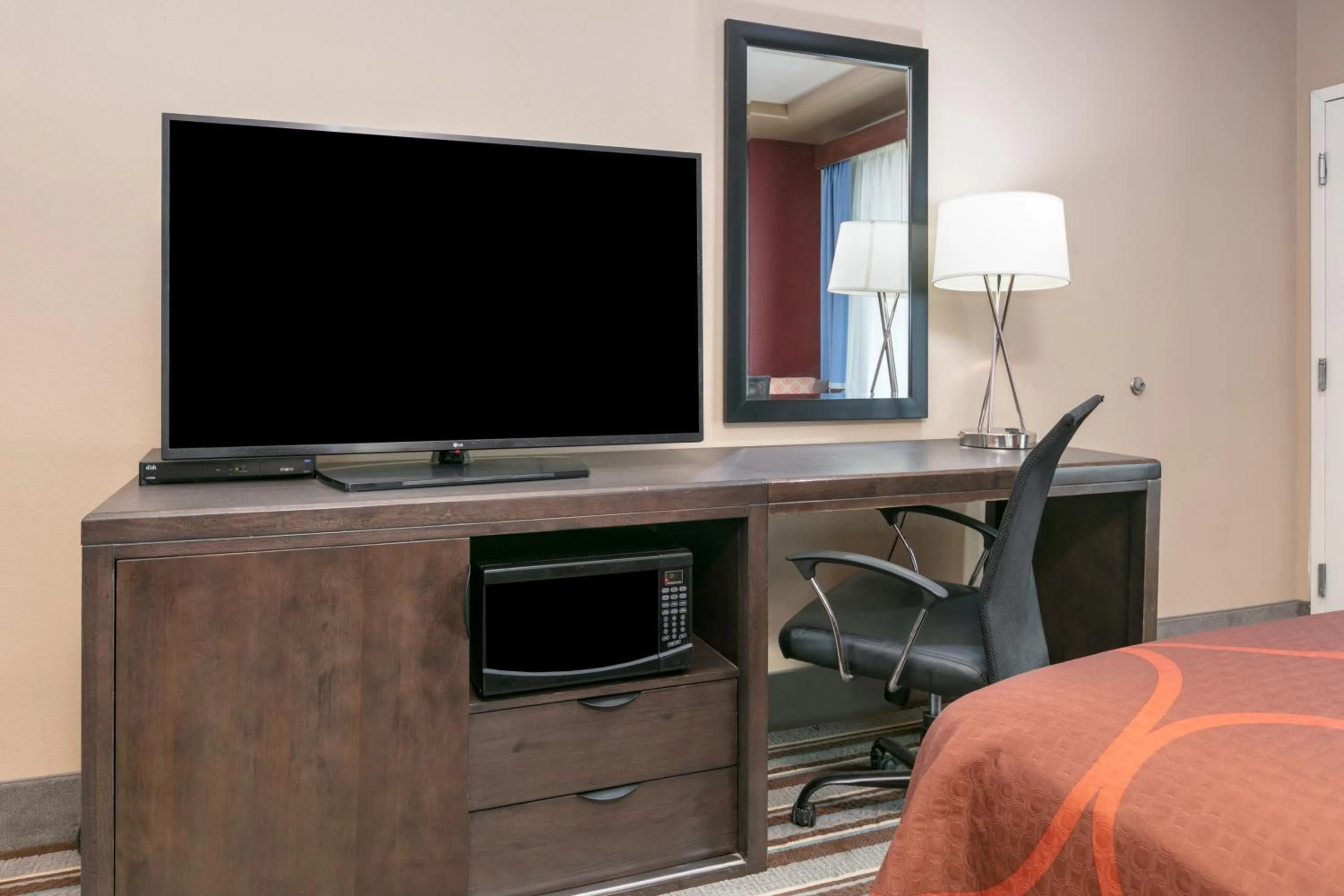 TV and multimedia in Super 8 by Wyndham Karnes City