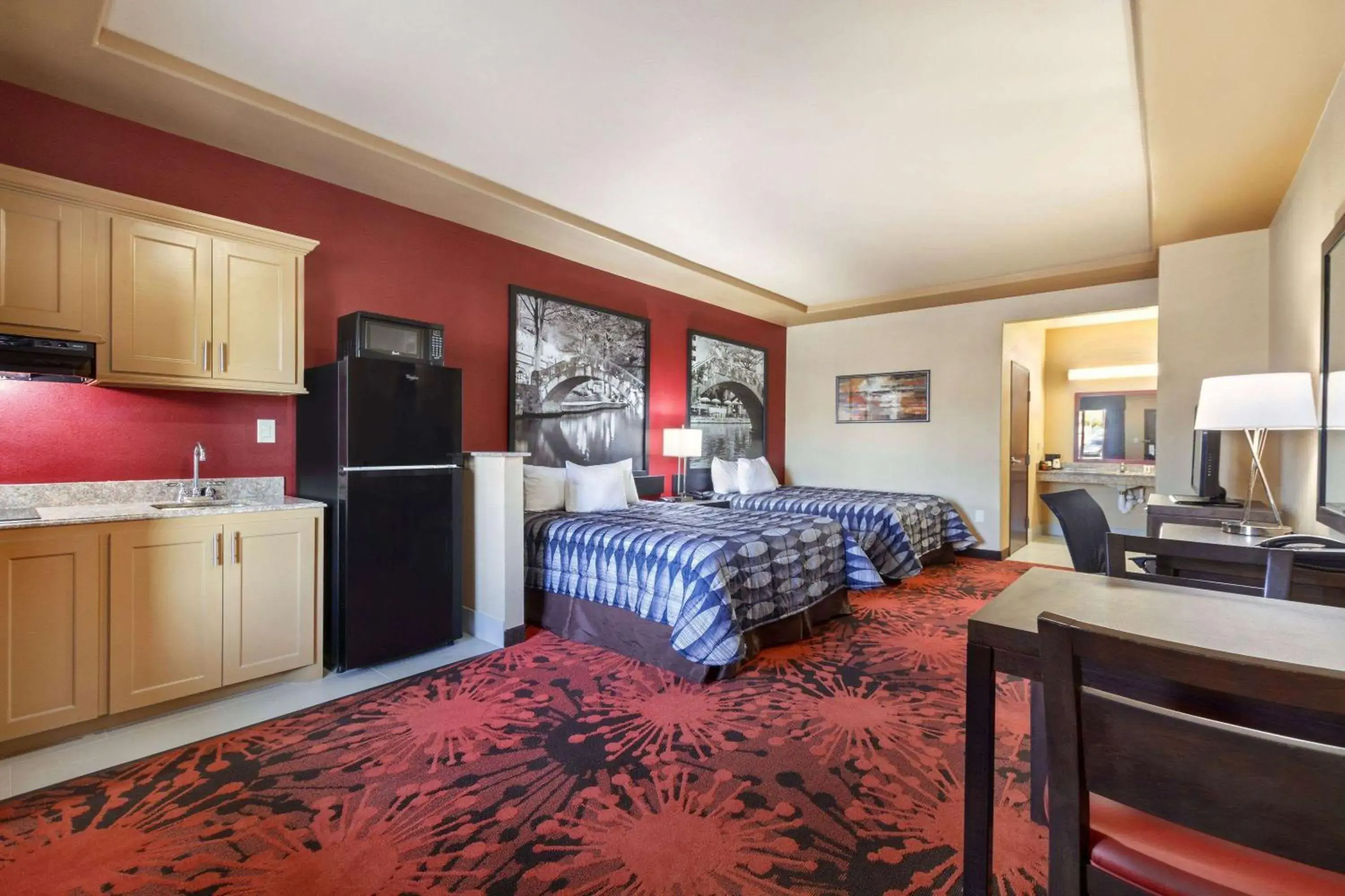 Photo of the whole room in Super 8 by Wyndham Karnes City Photo of the whole room in Super 8 by Wyndham Karnes City