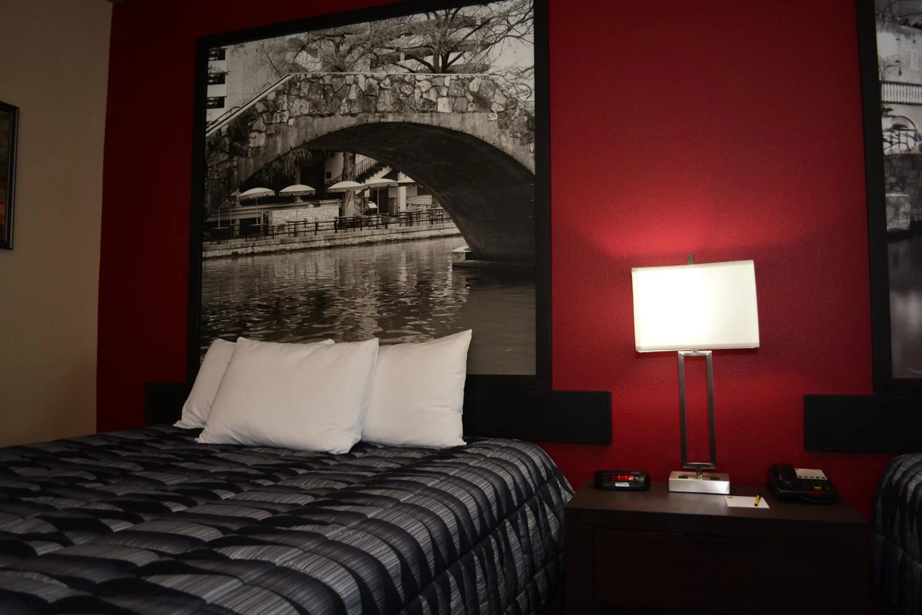 Photo of the whole room, Bed in Super 8 by Wyndham Karnes City