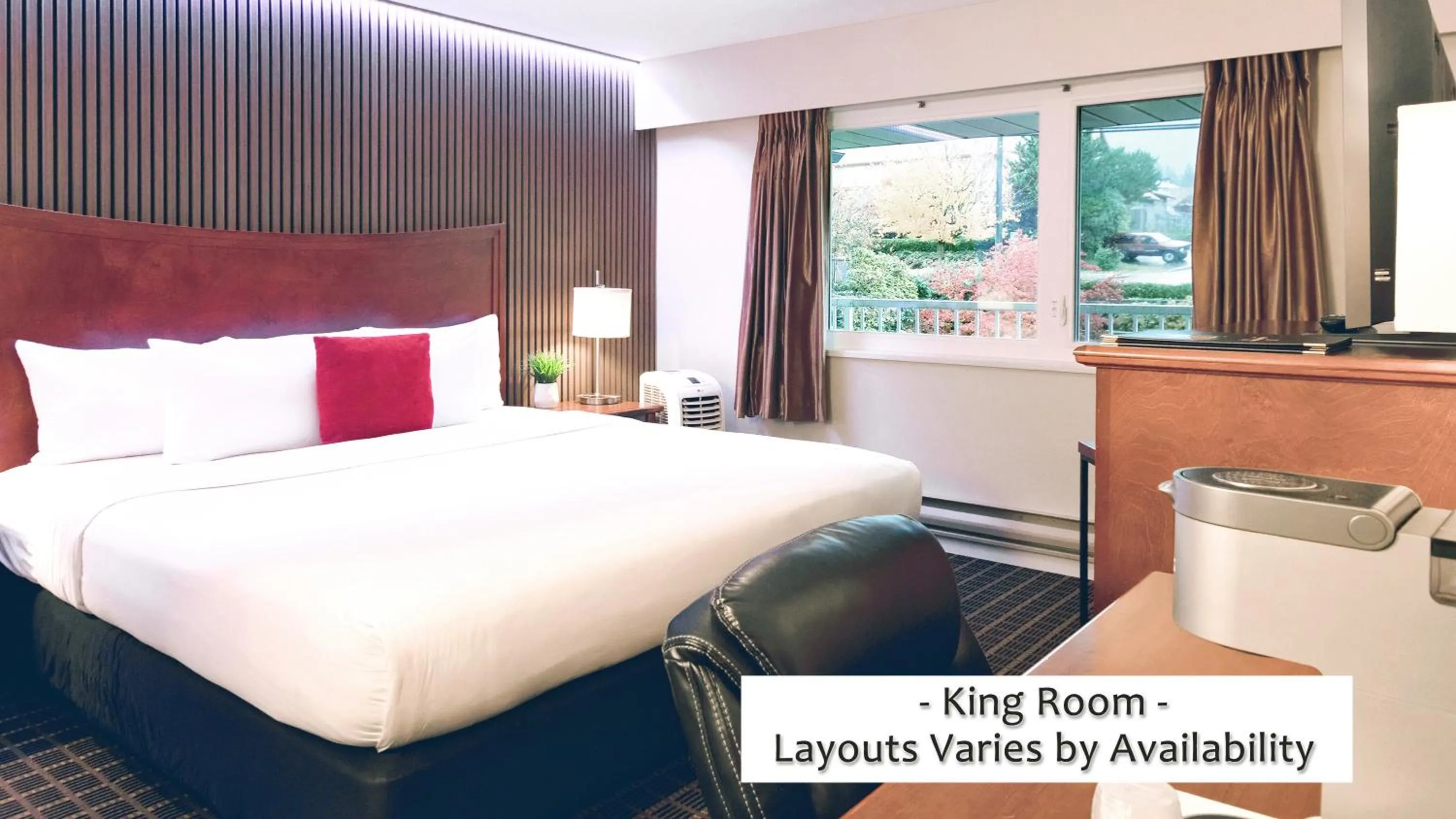 Bed in Gibsons Garden Hotel