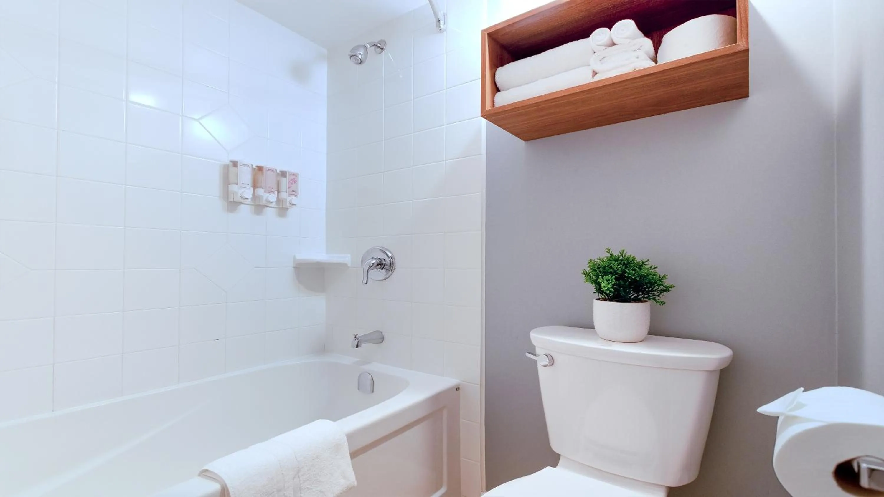 Gibsons Garden Hotel