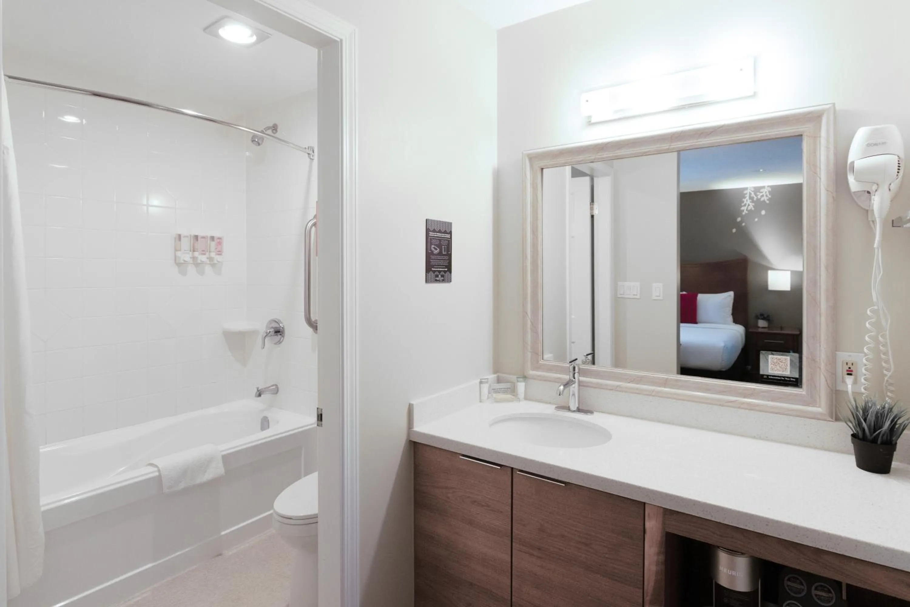 Gibsons Garden Hotel