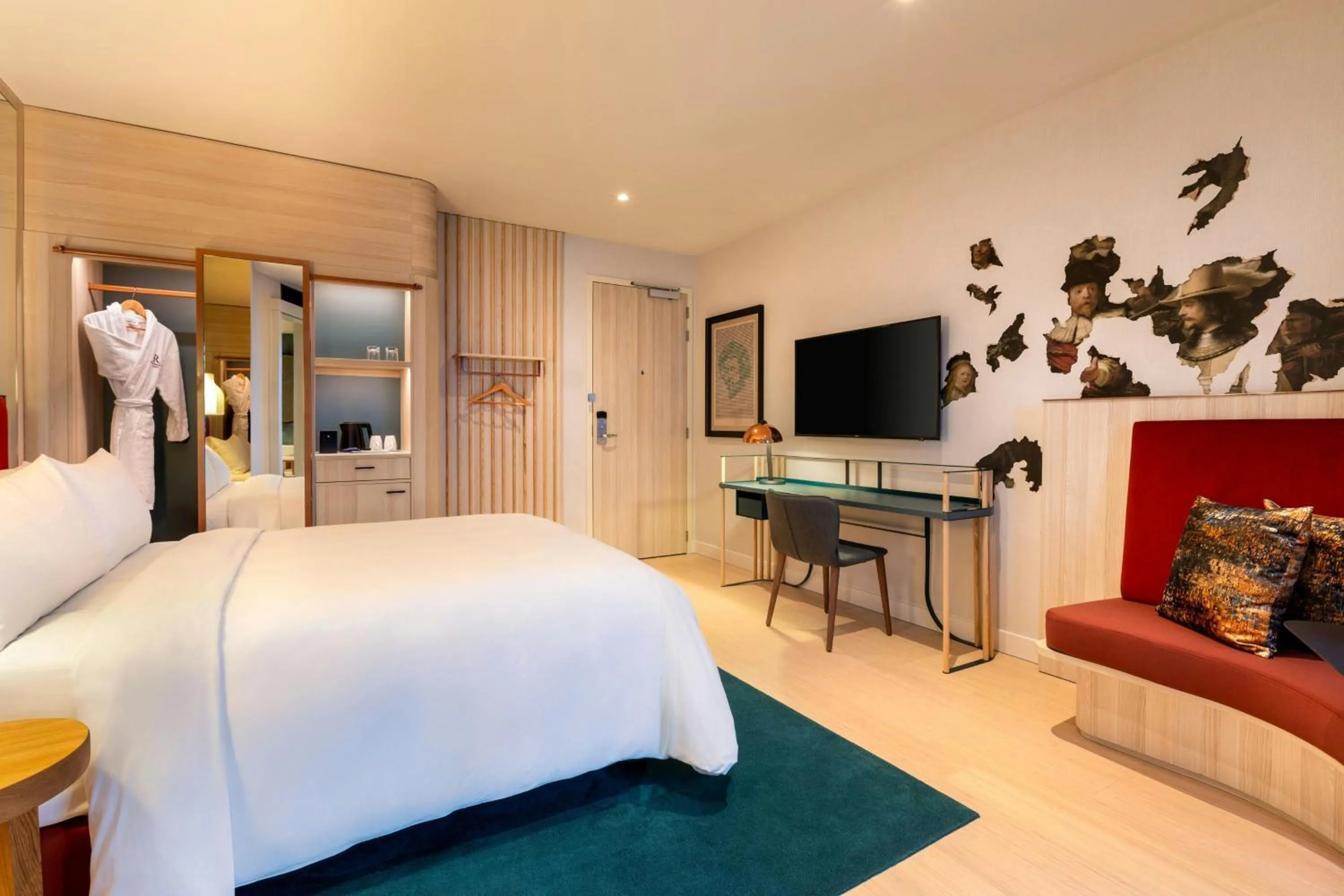 Photo of the whole room, Bed in Renaissance Amsterdam Hotel