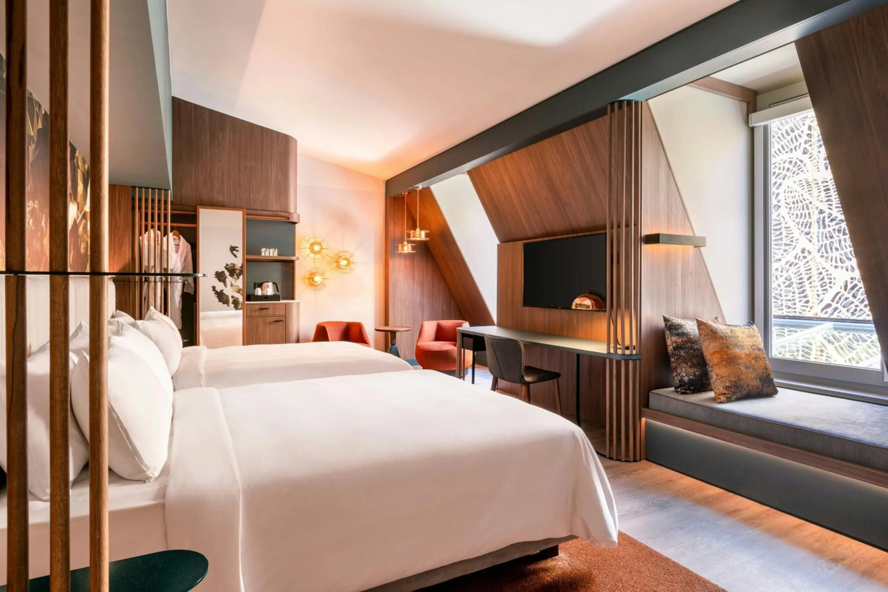 Photo of the whole room, Bed in Renaissance Amsterdam Hotel