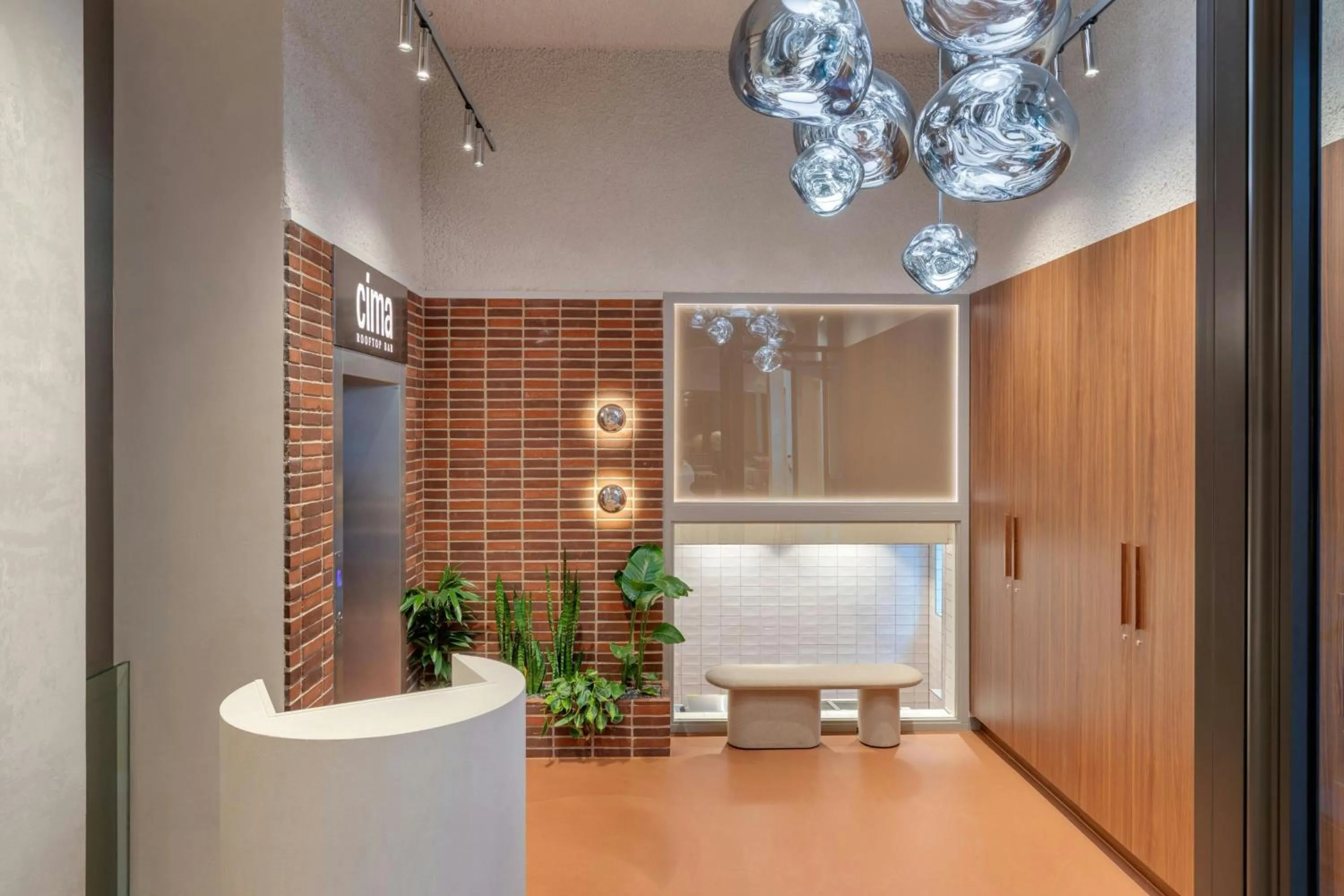 Lounge or bar in Renaissance Amsterdam Hotel