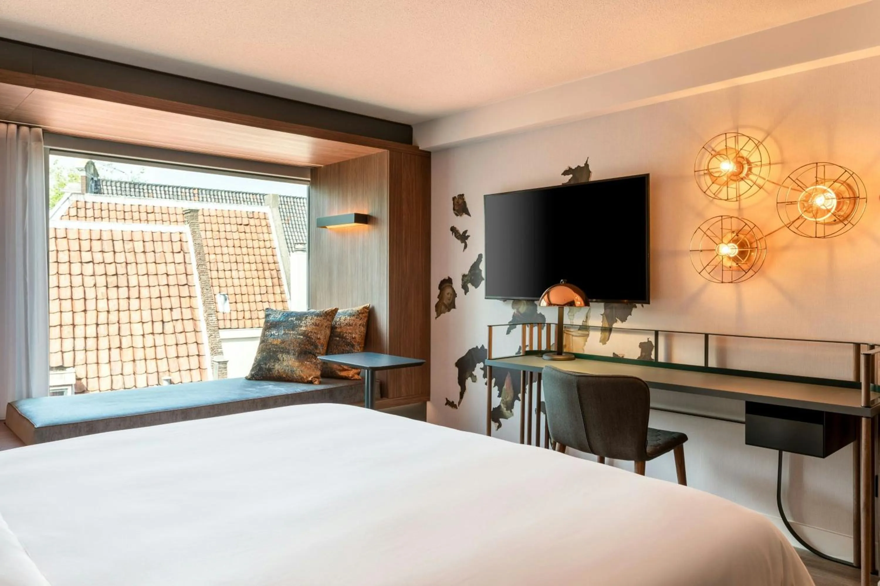 Photo of the whole room, Bed in Renaissance Amsterdam Hotel