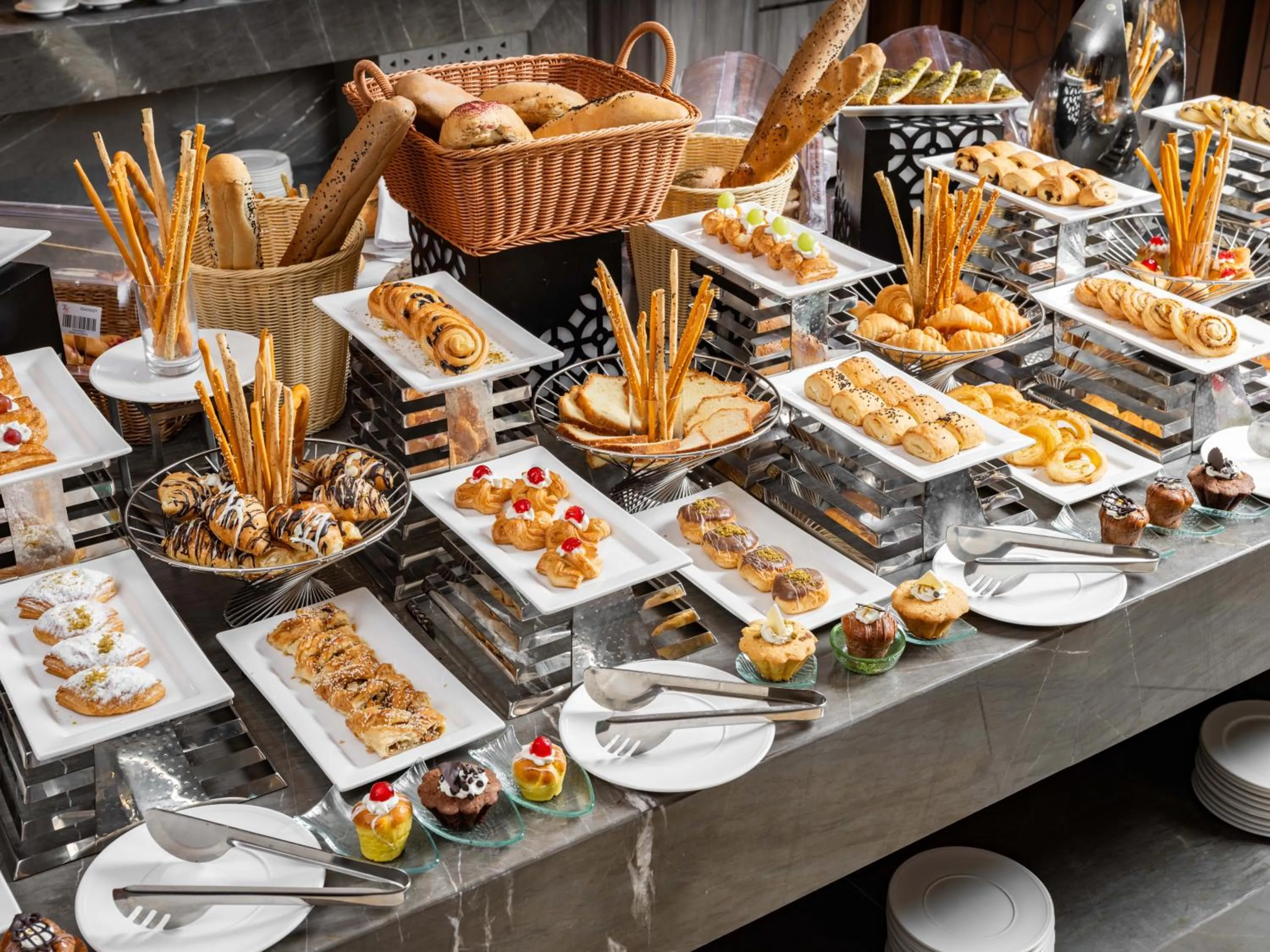 Food in Wirgan Al Noor, Tapestry Collection by Hilton