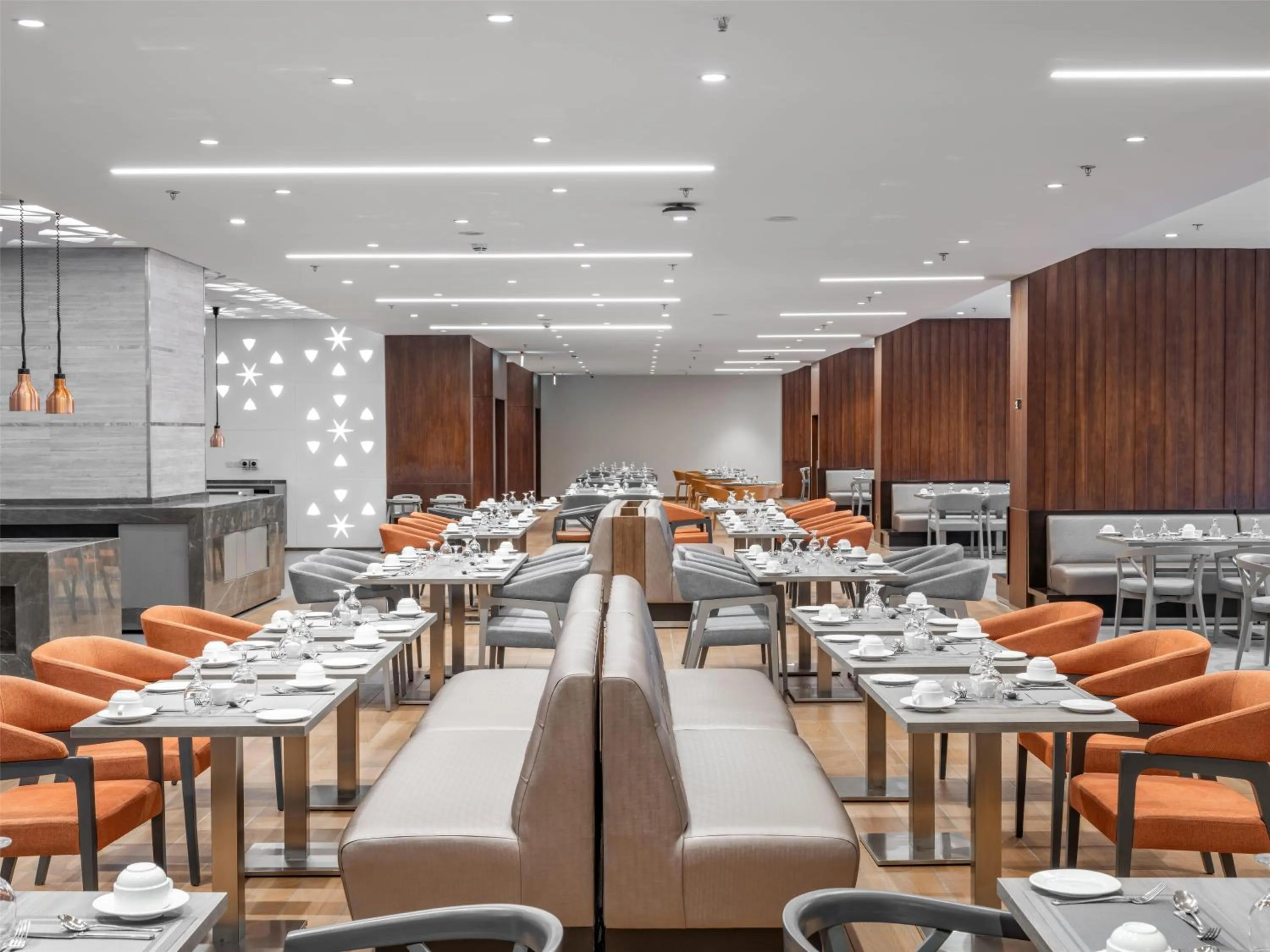 Restaurant/places to eat in Wirgan Al Noor, Tapestry Collection by Hilton