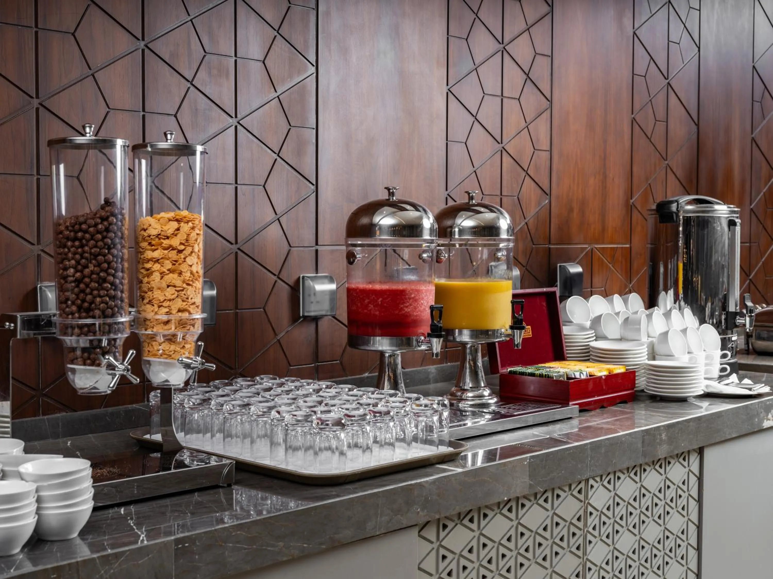 Food and drinks in Wirgan Al Noor, Tapestry Collection by Hilton