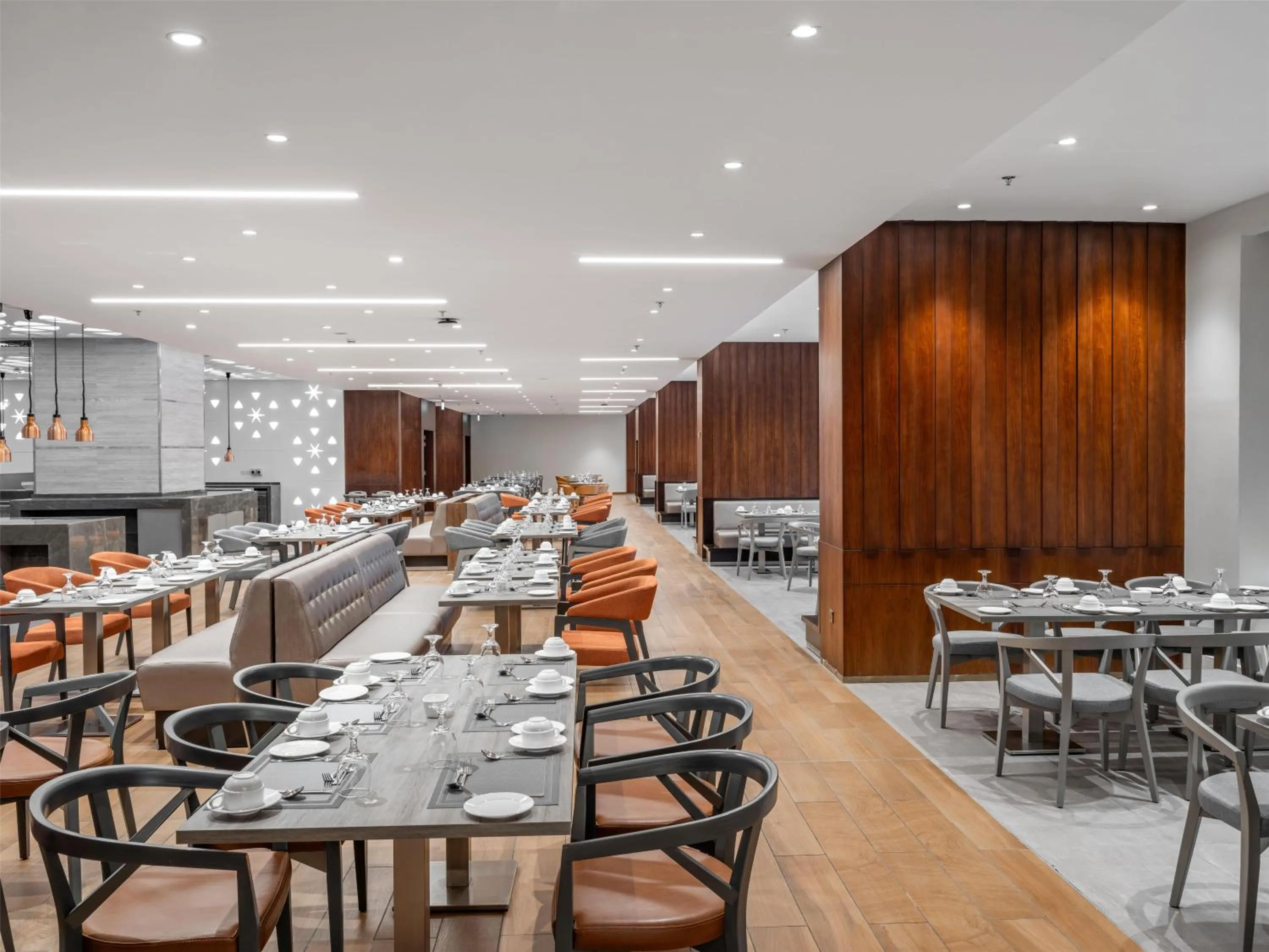 Restaurant/places to eat in Wirgan Al Noor, Tapestry Collection by Hilton