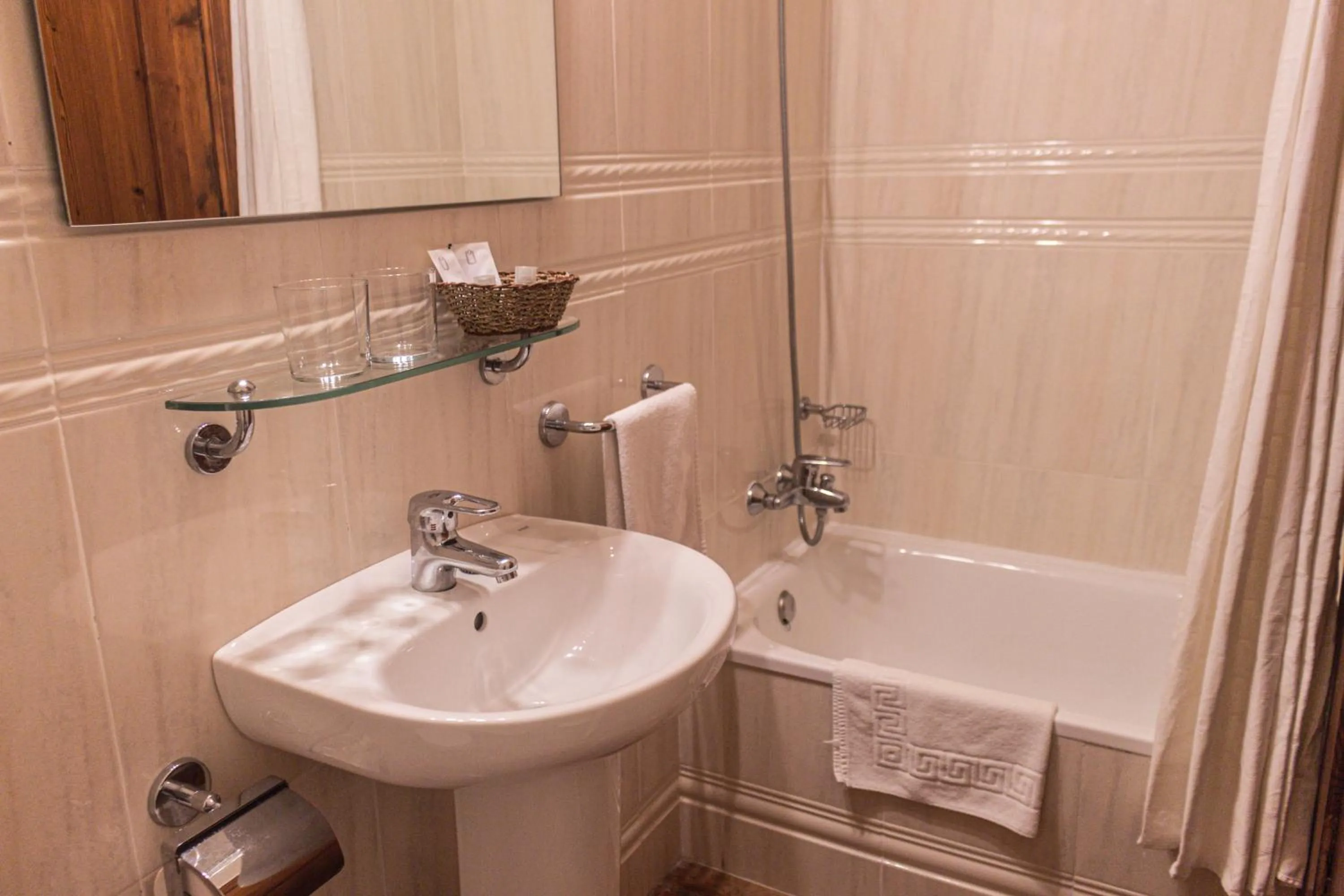 Shower in Hotel Tàrbena