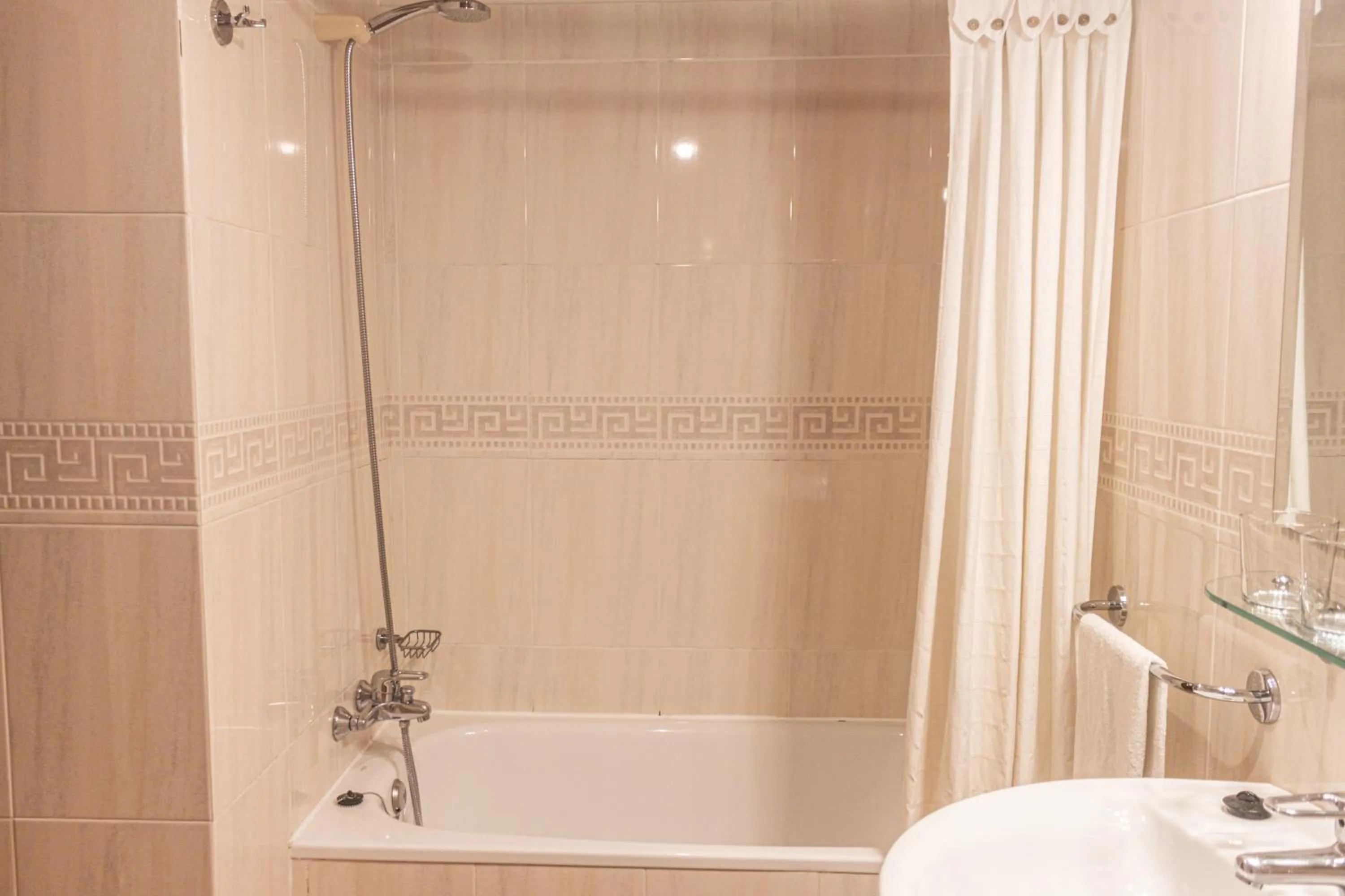 Shower in Hotel Tàrbena