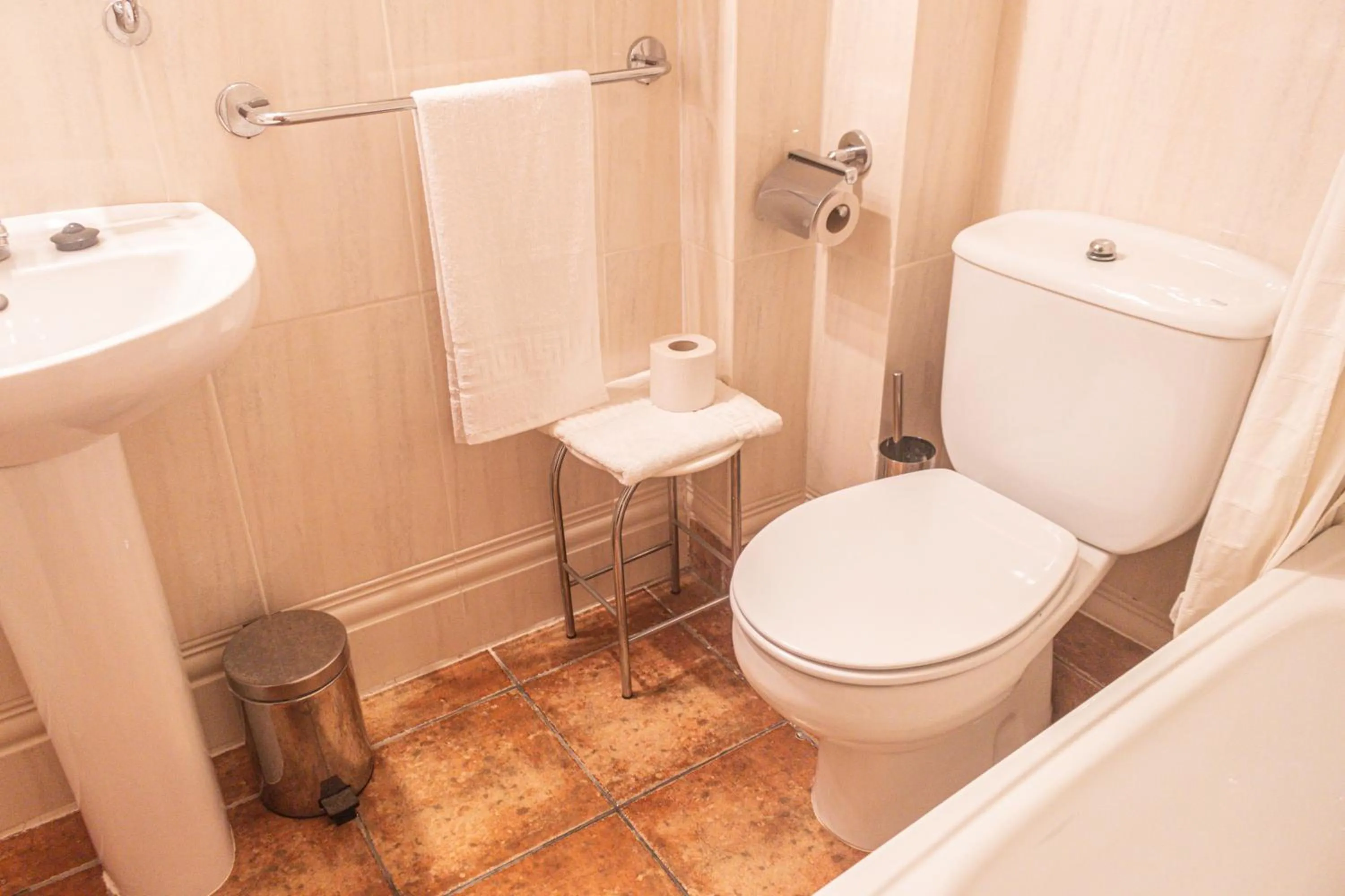 Toilet in Hotel Tàrbena