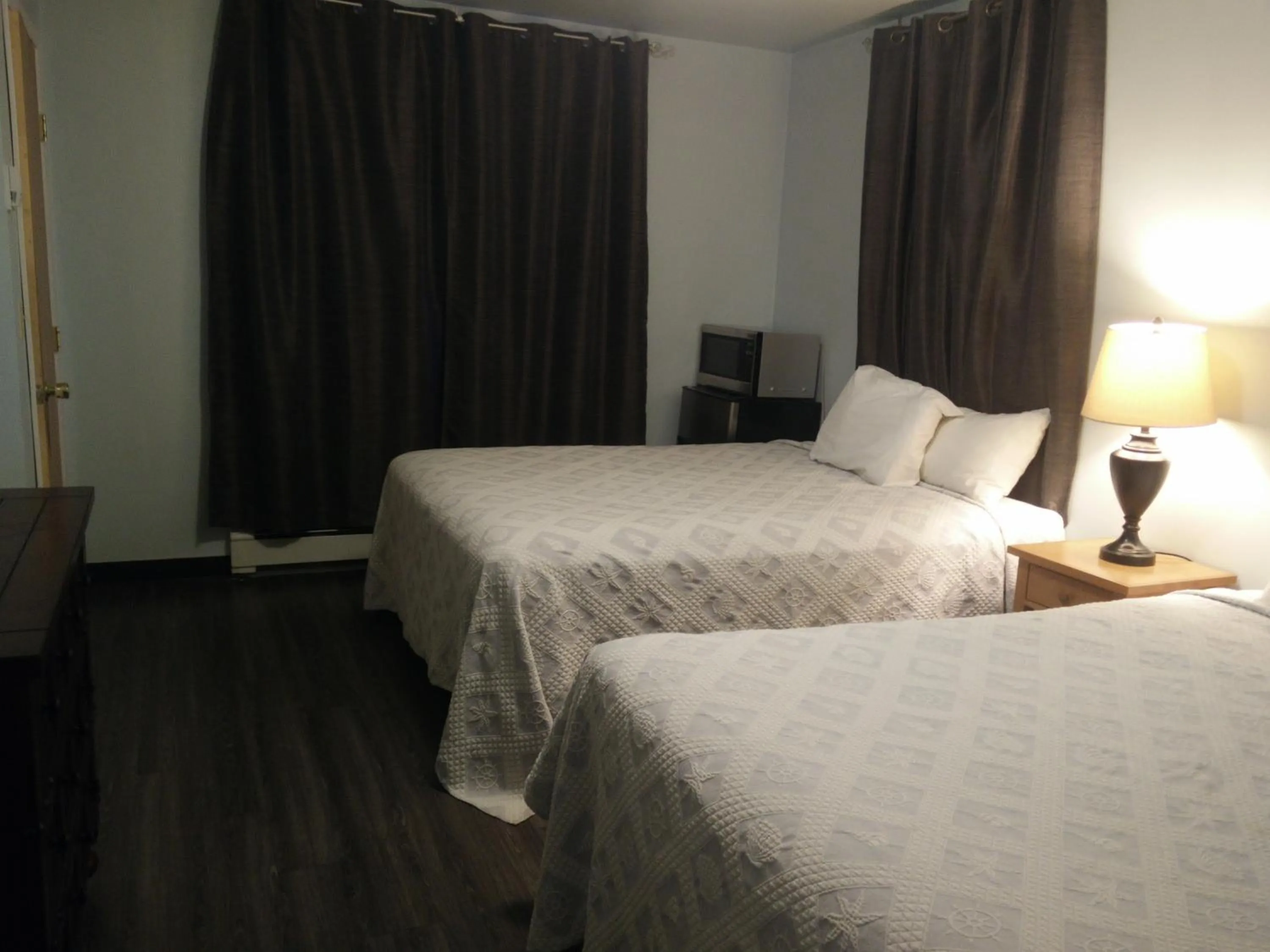 Bedroom, Bed in Marina Motel