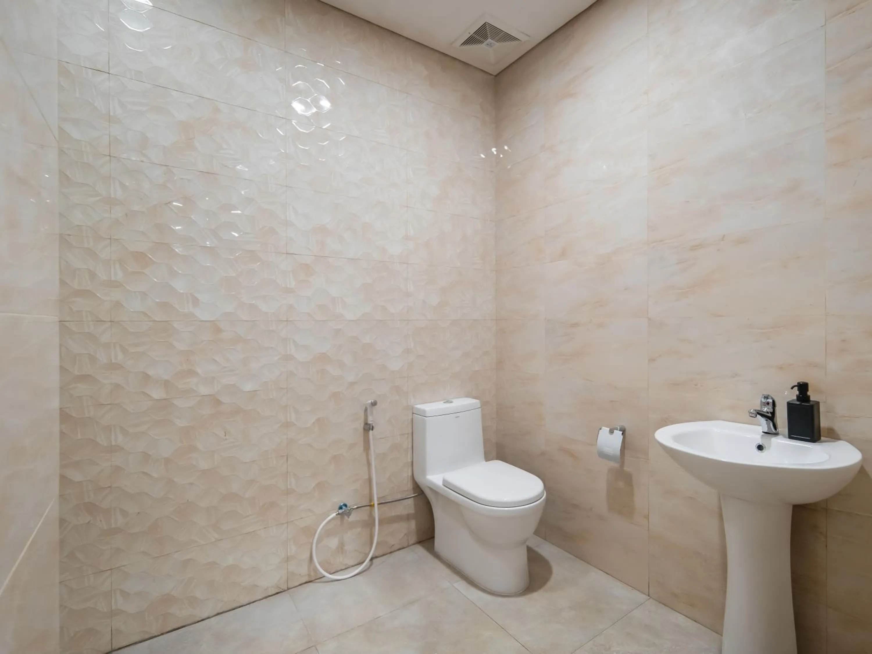 Toilet in Cove Bona Sort Pasar Baru