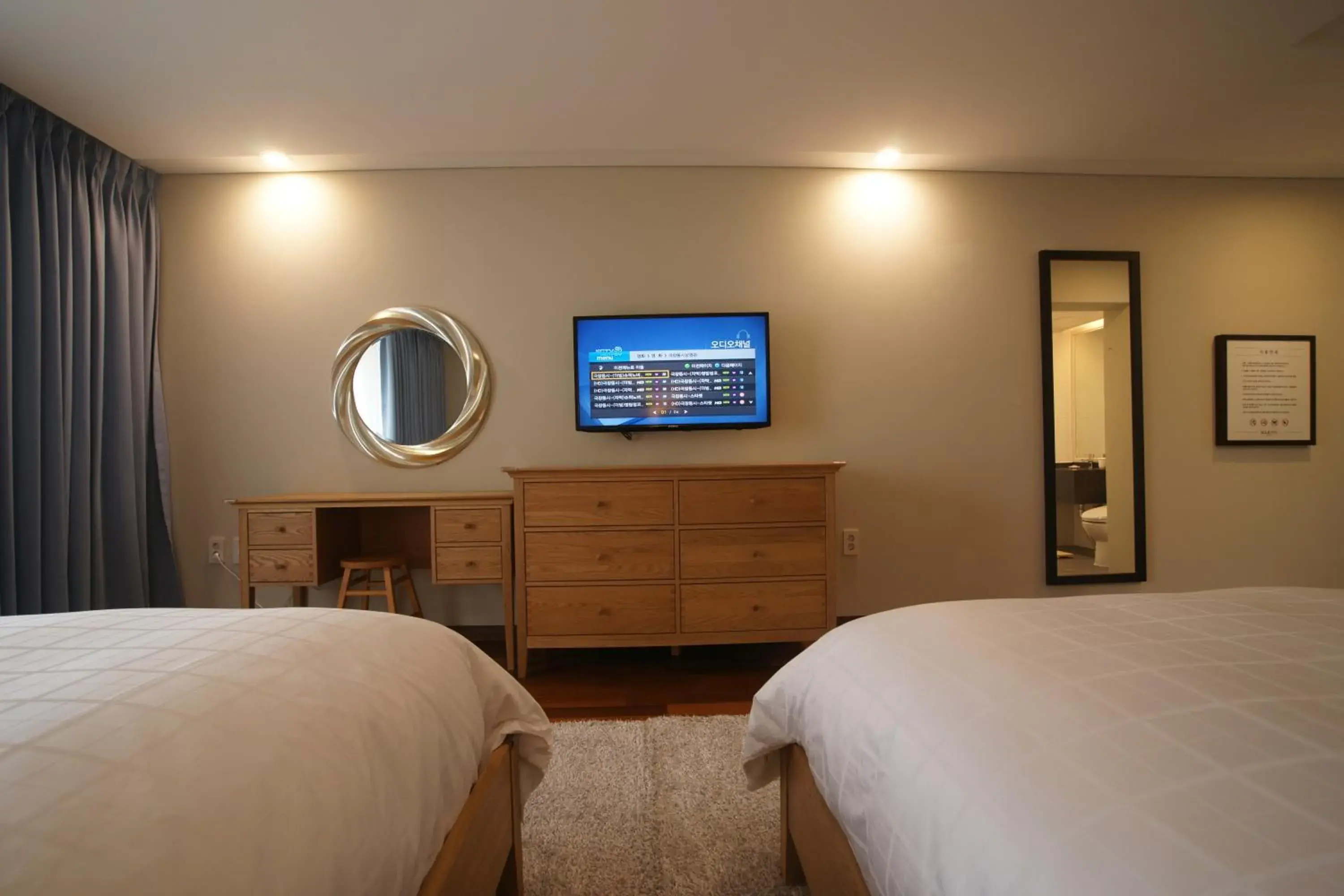 Photo of the whole room, Bed in IlleInn Hotel Photo of the whole room, Bed in IlleInn Hotel