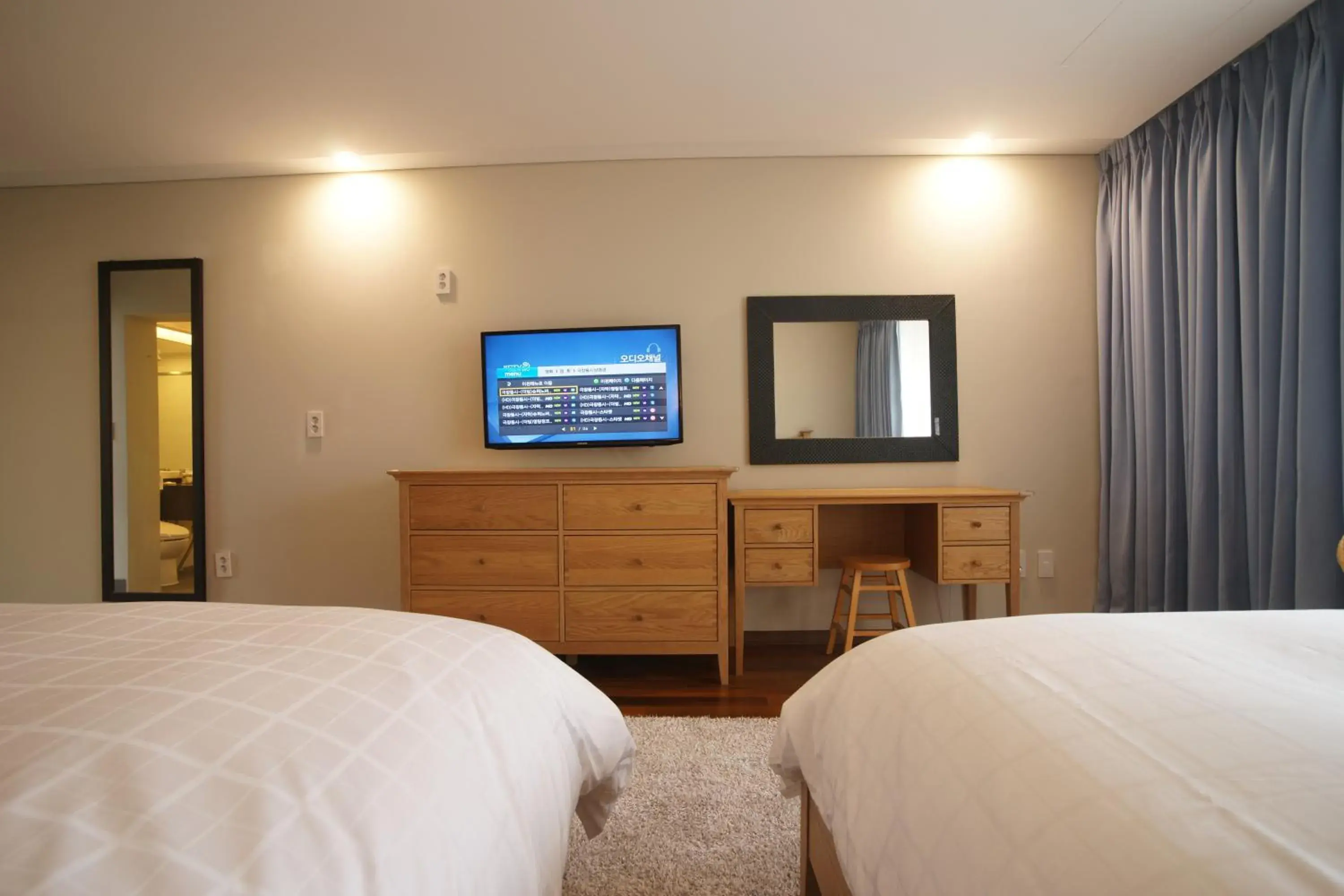 Photo of the whole room, Bed in IlleInn Hotel Photo of the whole room, Bed in IlleInn Hotel