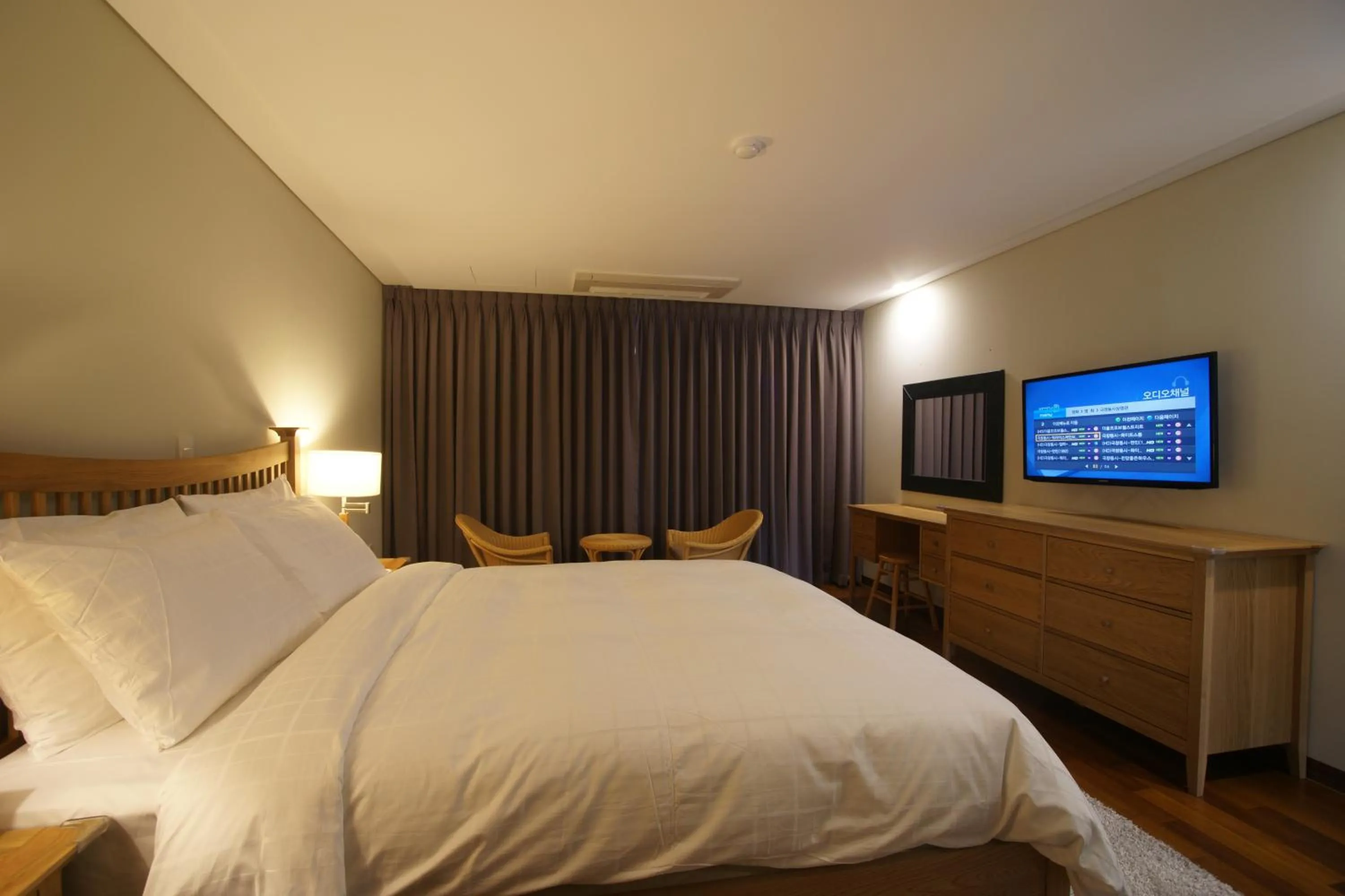 Photo of the whole room in IlleInn Hotel