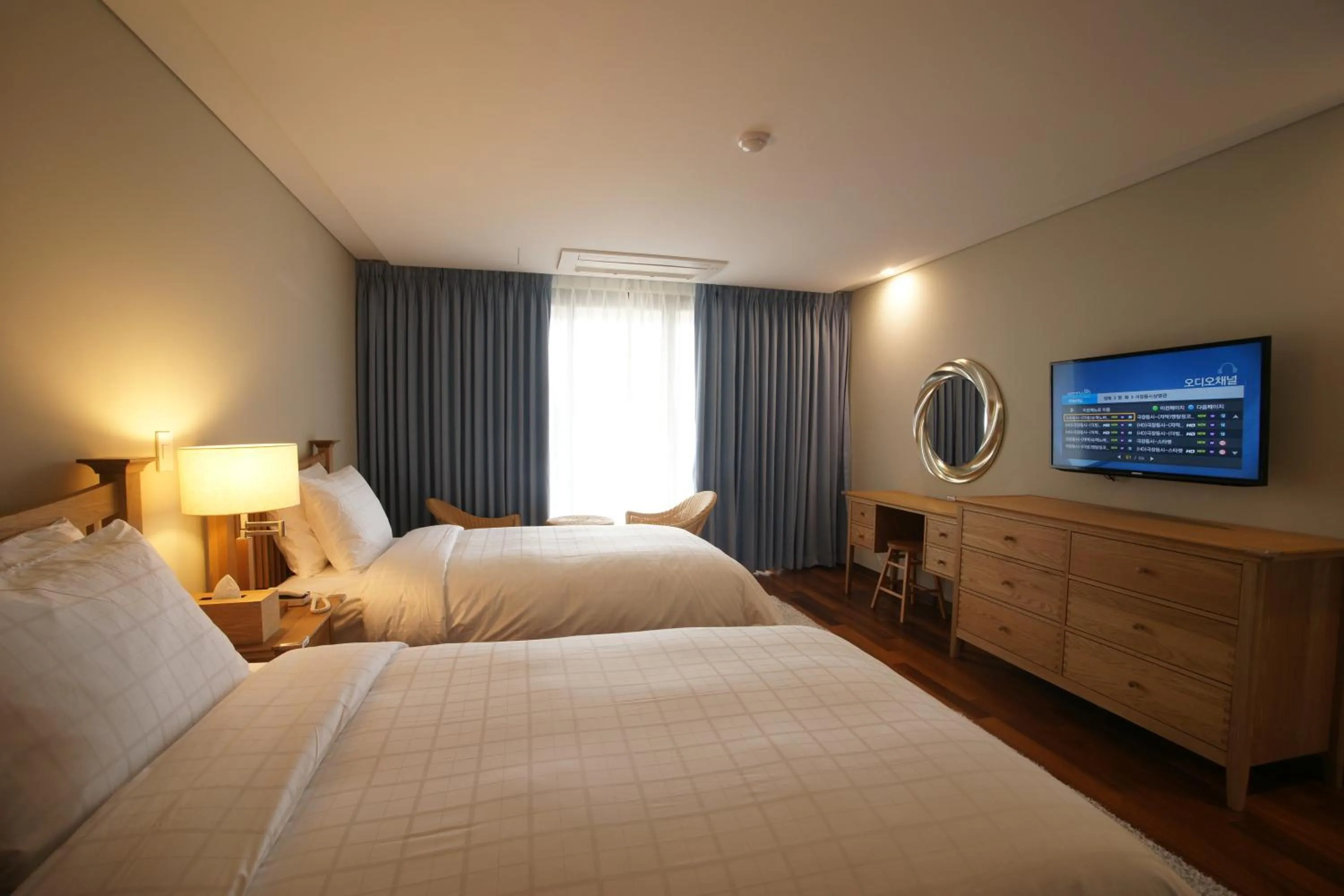 Photo of the whole room in IlleInn Hotel