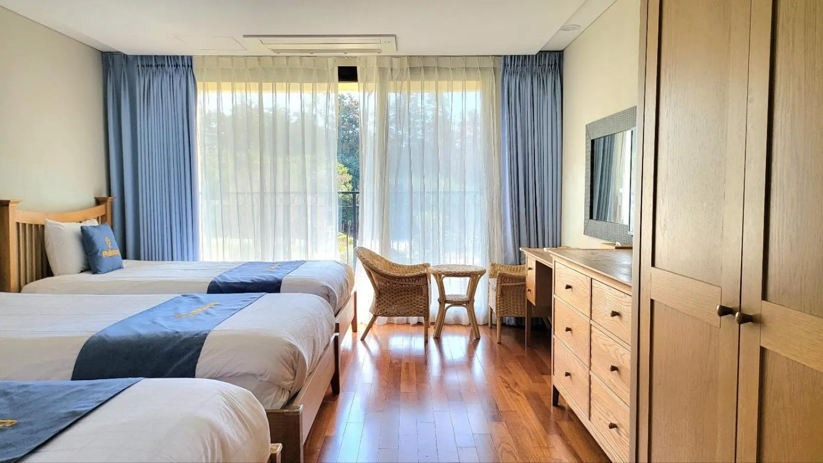 Photo of the whole room in IlleInn Hotel