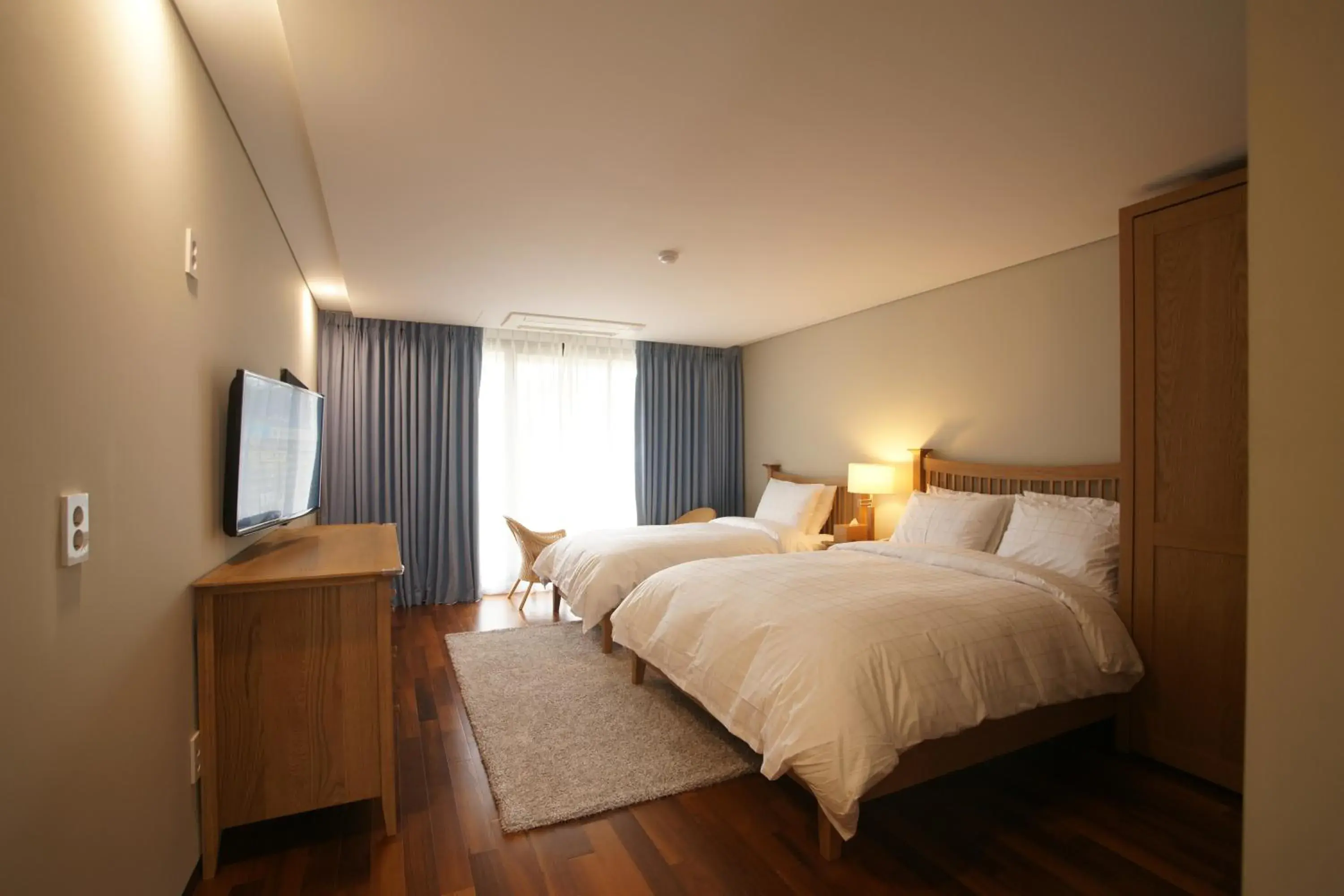 Photo of the whole room, Bed in IlleInn Hotel Photo of the whole room, Bed in IlleInn Hotel