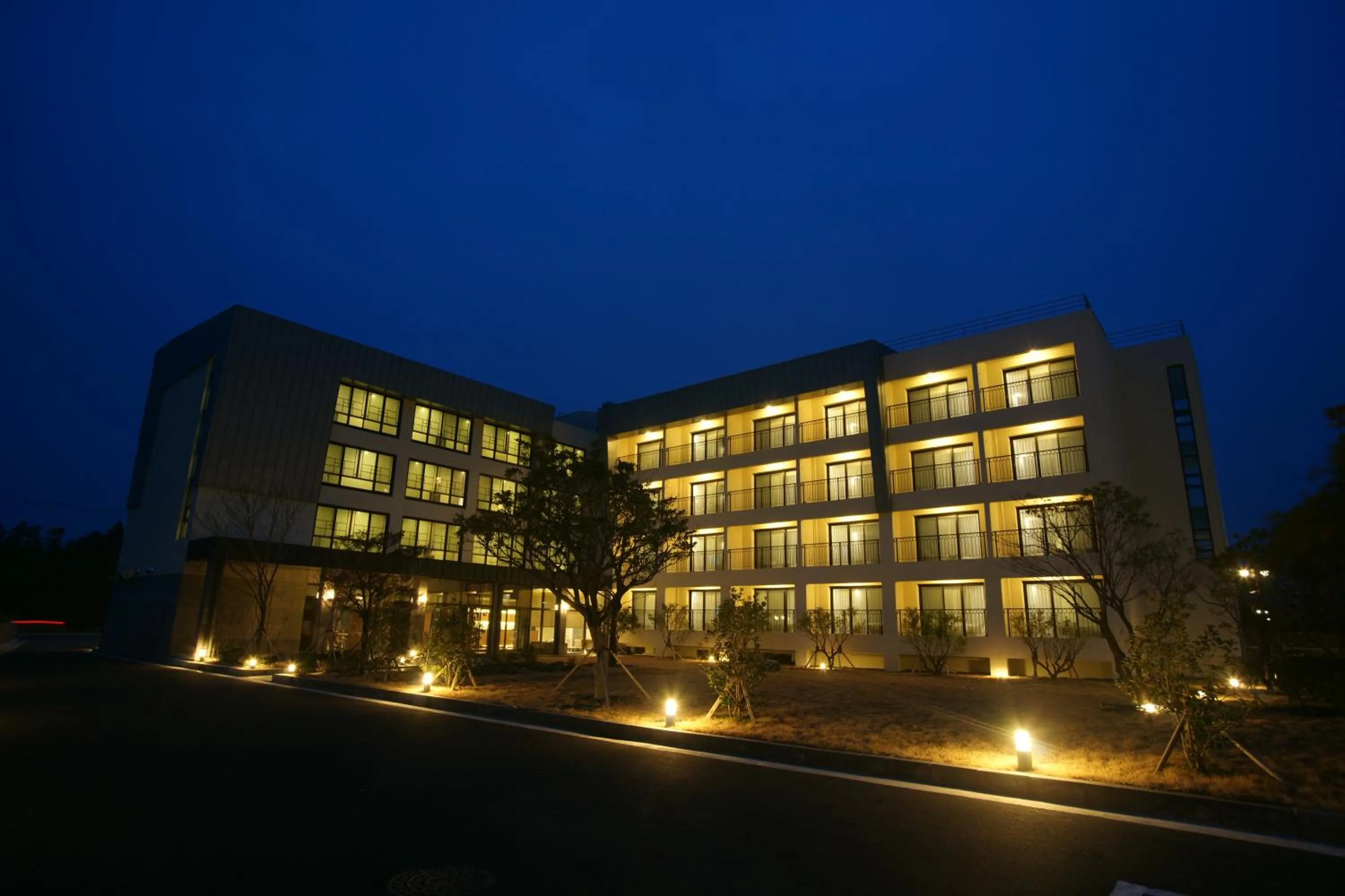 Property building in IlleInn Hotel