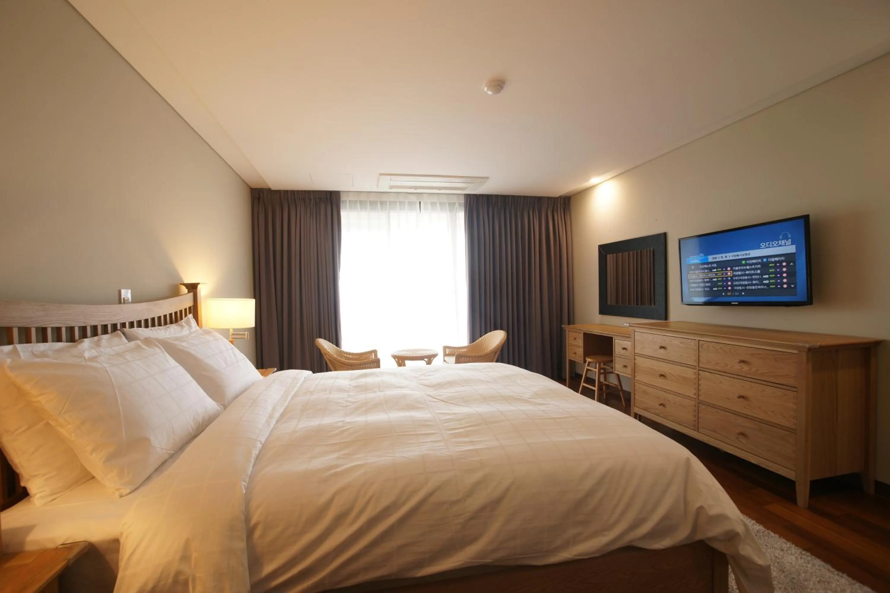 Photo of the whole room in IlleInn Hotel