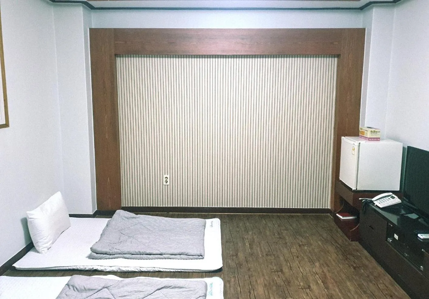 Photo of the whole room, Bed in Galleria Hotel